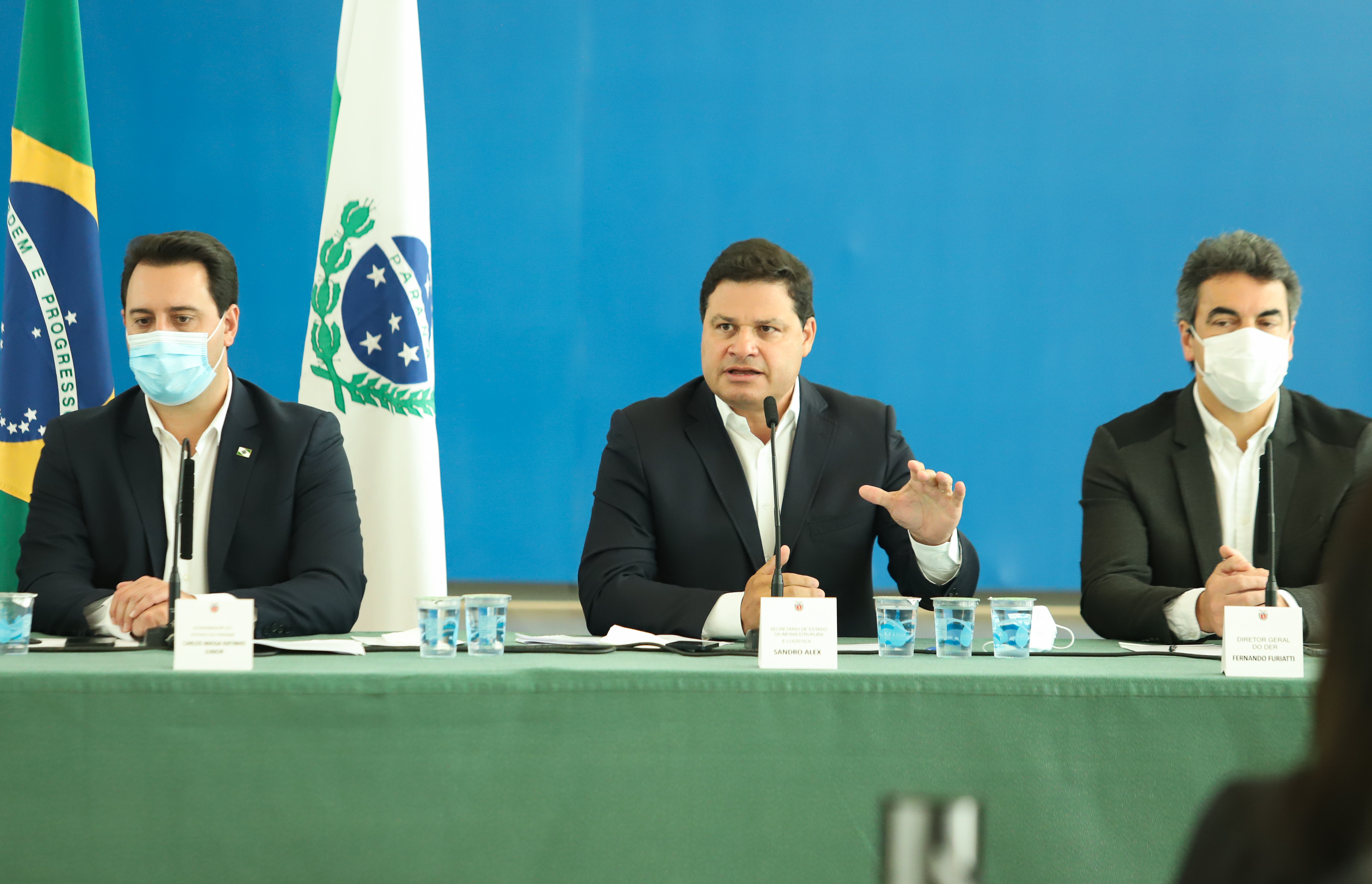 O governador Carlos Massa Ratinho Junior e secretários de Estado apresentam nesta sexta-feira (26), em conjunto com a Polícia Rodoviária Federal, detalhes do plano de operação para o fim da concessão das rodovias paranaenses, que ocorre neste final de semana. Foto: Rodrigo Félix Leal / InfraPR