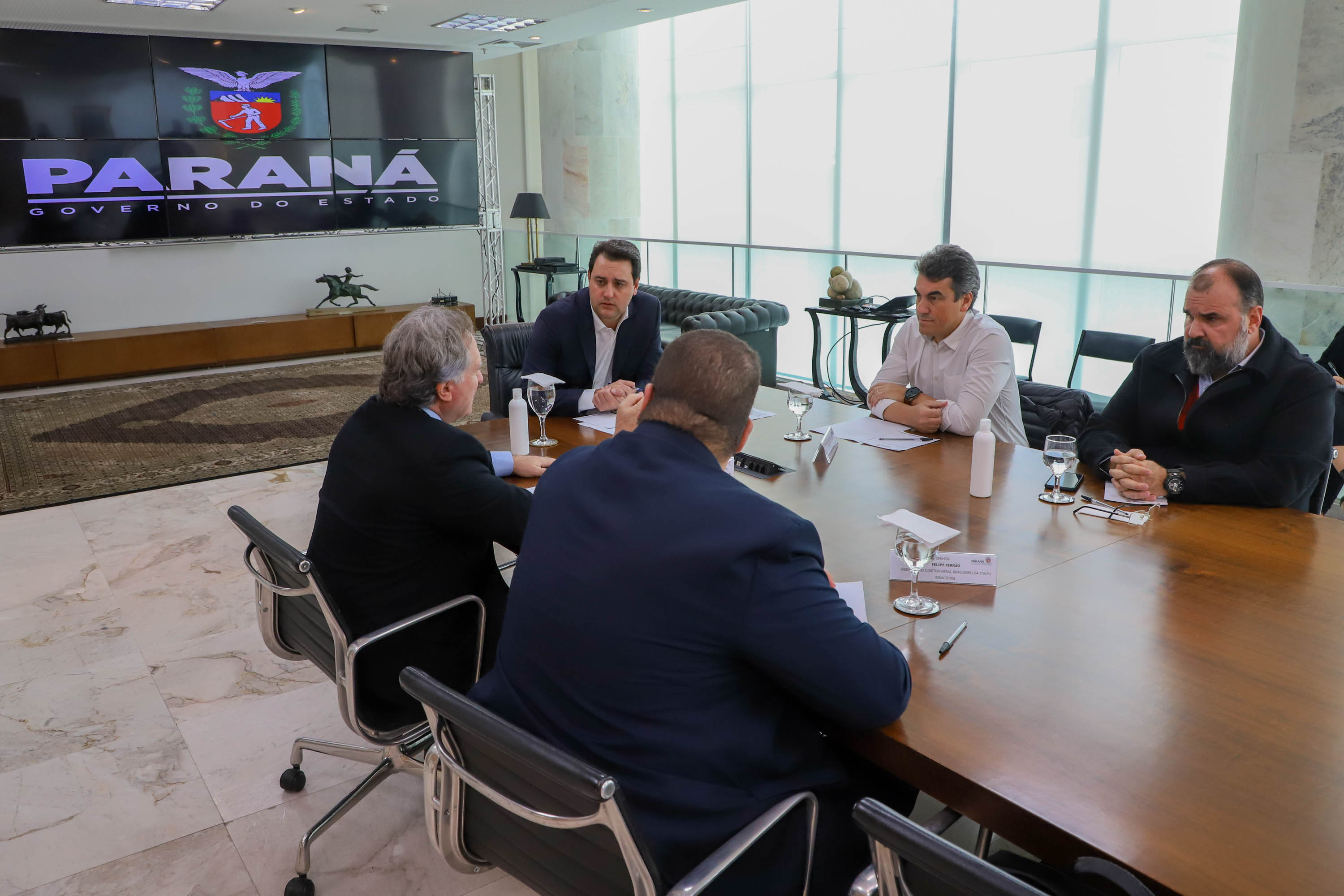 Governador Carlos Massa Ratinho Junior em reunião com o diretor-geral brasileiro da Itaipu Binacional, Almirante Anatalício Risden ( foto) - Curitiba, 18/04/2022 Foto: Ari Dias/AEN