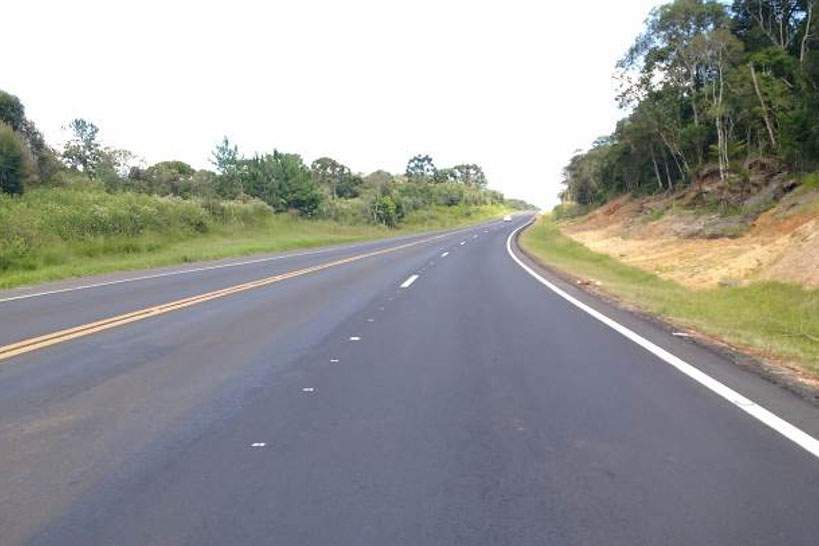Concessionária de pedágio executa terceiras faixas, novo trevo e passarela de pedestres em rodovias federais. DER/PR fiscaliza o andamento de obras não realizadas durante o contrato - Foto: DER-PARANÁ