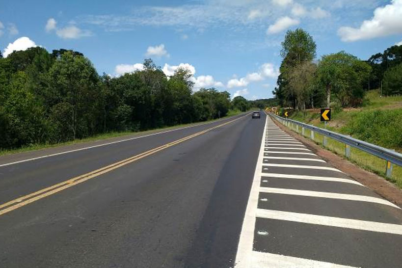 Concessionária de pedágio executa terceiras faixas, novo trevo e passarela de pedestres em rodovias federais. DER/PR fiscaliza o andamento de obras não realizadas durante o contrato - Foto: DER-PARANÁ