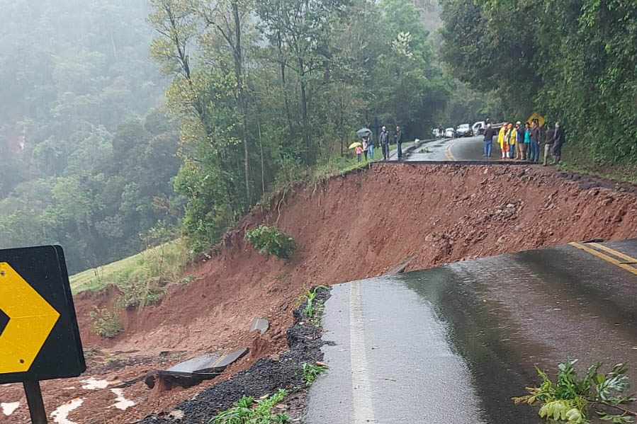 DER/PR prepara contratação emergencial para reparo da PR-182, atingida pelas chuvas - Foto: DER/PARANÁ