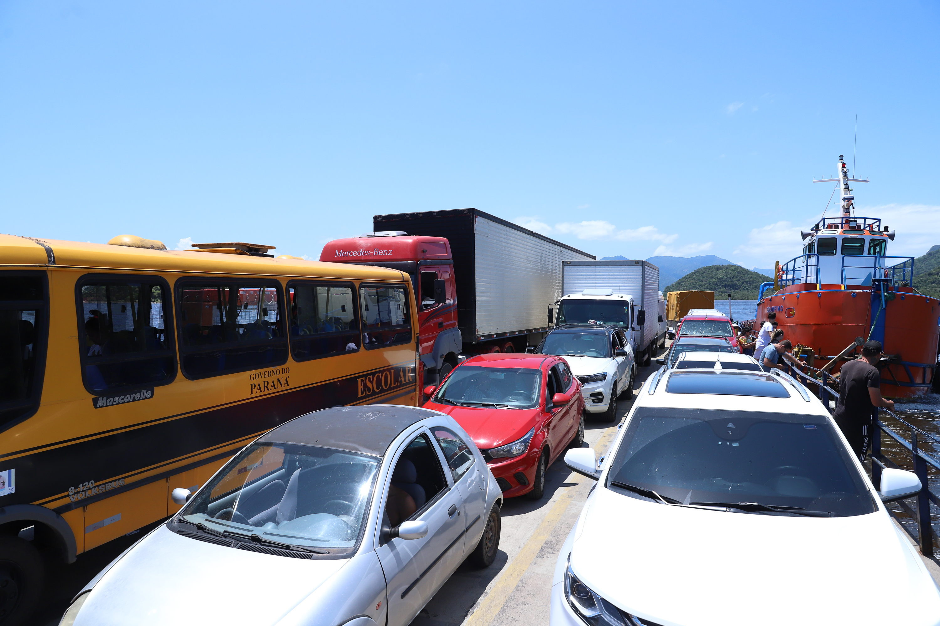 DER/PR alerta para limite de 26 toneladas na travessia do ferry boat de Guaratuba - Foto: Rodrigo Félix Leal / Seil