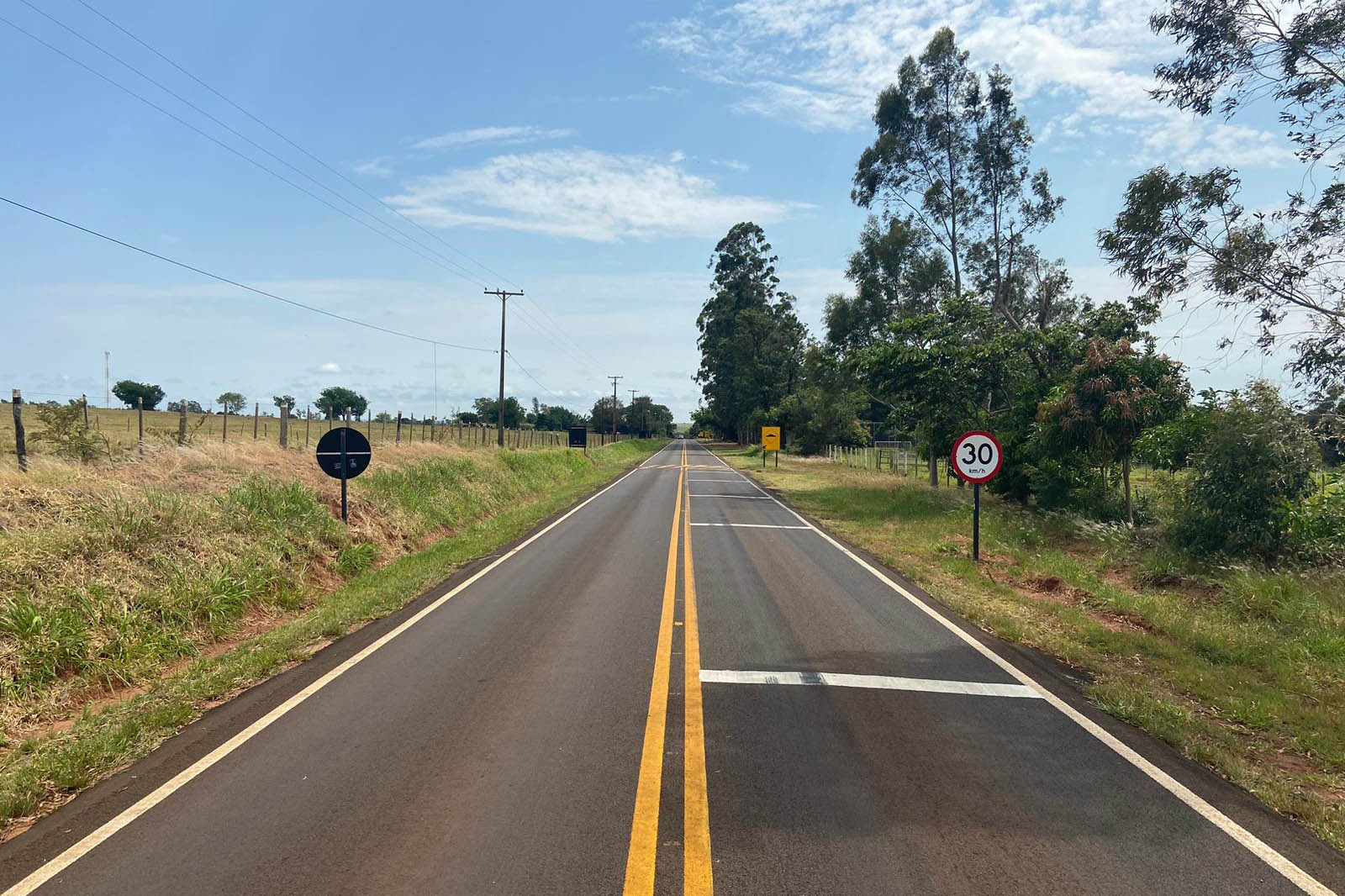 DER-PR reforça sinalização de rodovia entre São João do Caiuá e Santo Antônio do Caiuá Foto: DER