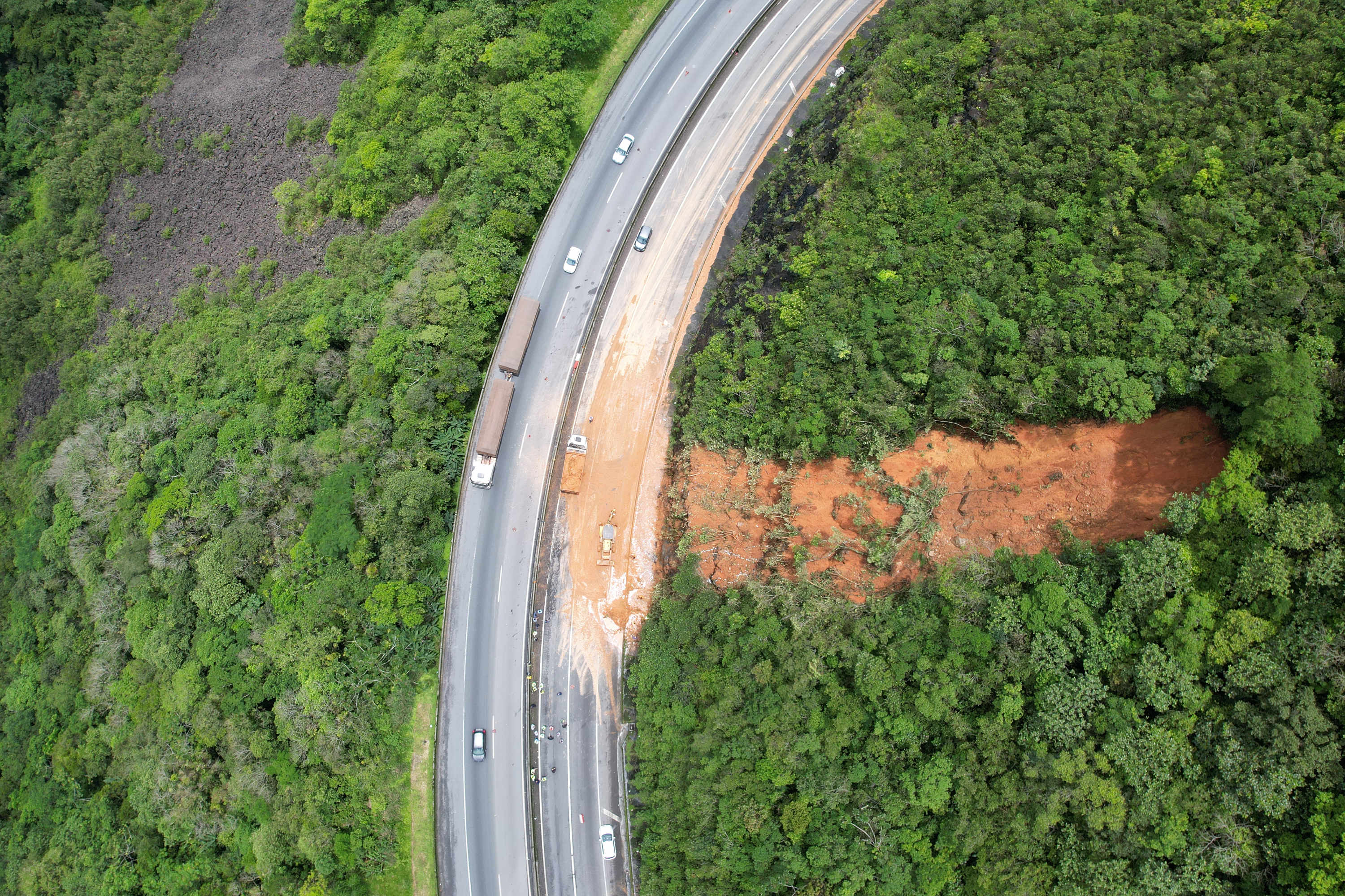 Restrição de caminhões na BR-277 passa a valer no litoral