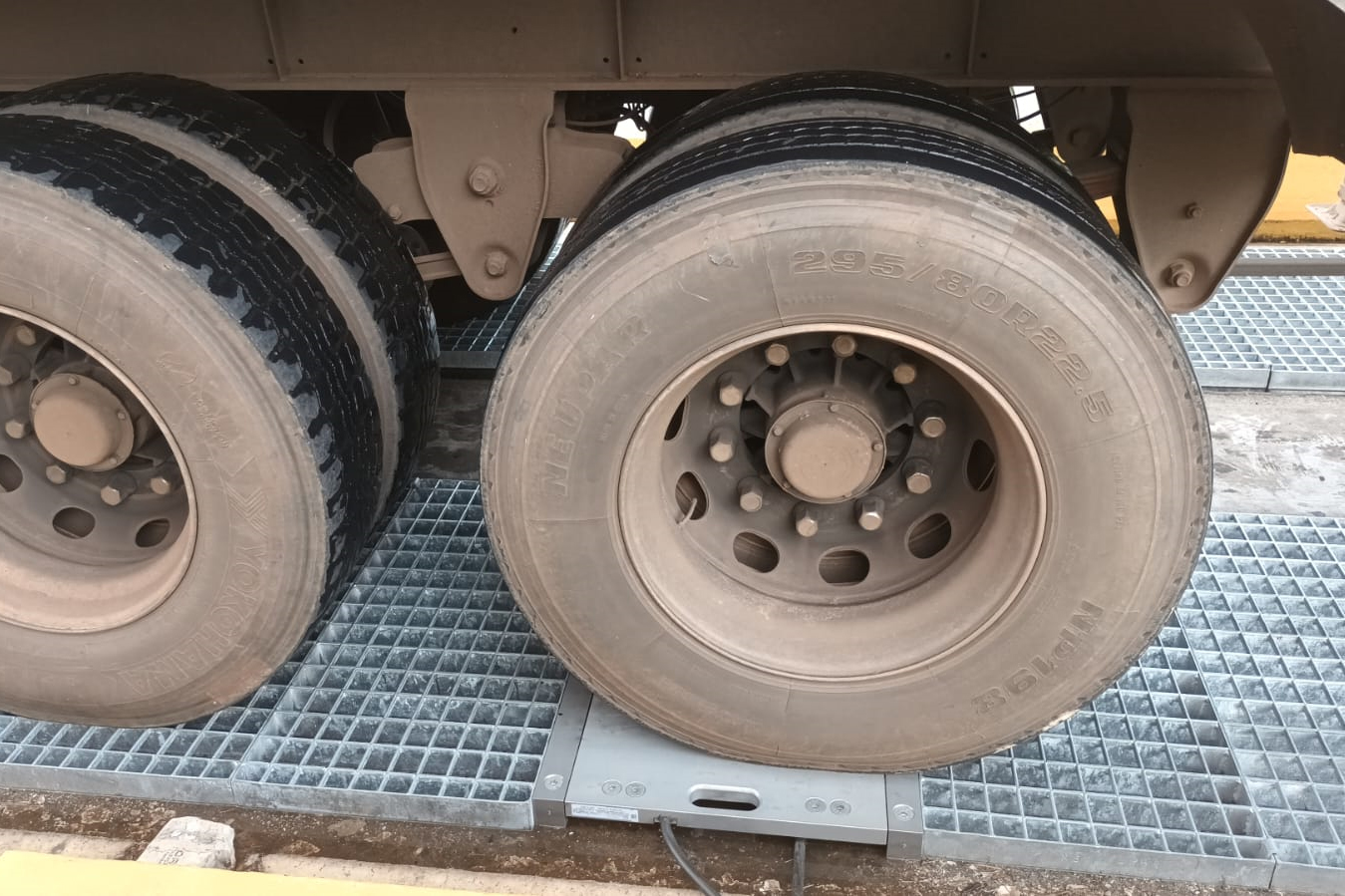 Balanças nos Campos Gerais são ativadas para fiscalizar excesso de carga  Foto: DER