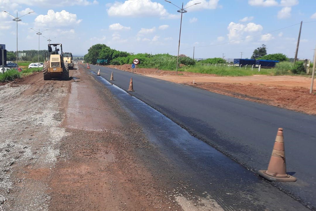 Novas terceiras faixas na PR-323, na região Noroeste, estão quase concluídas Foto: DER