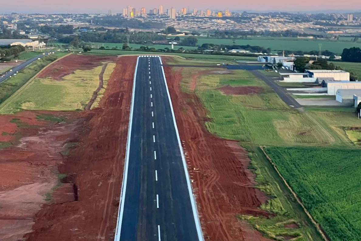 Ampliação da pista do aeroporto de Arapongas chega a 90% de execução Foto: DER