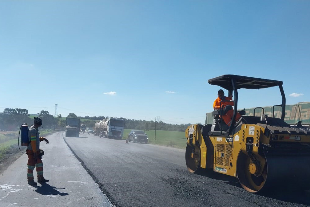 Rodovia entre Wenceslau Braz e Jaguariaíva começa a receber conservação Foto: DER-PR