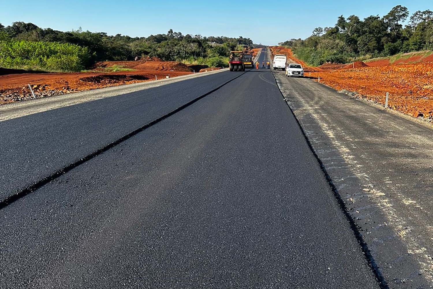 Perimetral Leste de Foz do Iguaçu tem primeiro segmento pavimentado - Pavimentação acesso ao Marcos das Três fronteiras Foto: DER-PR