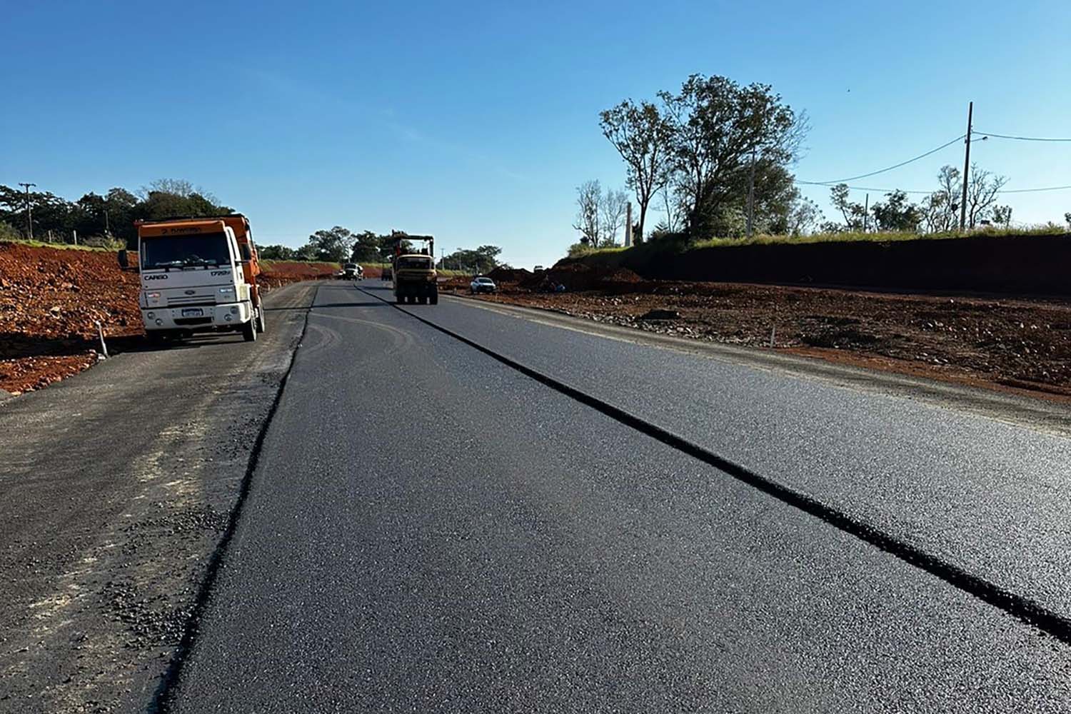Perimetral Leste de Foz do Iguaçu tem primeiro segmento pavimentado - Pavimentação acesso ao Marcos das Três fronteiras Foto: DER-PR
