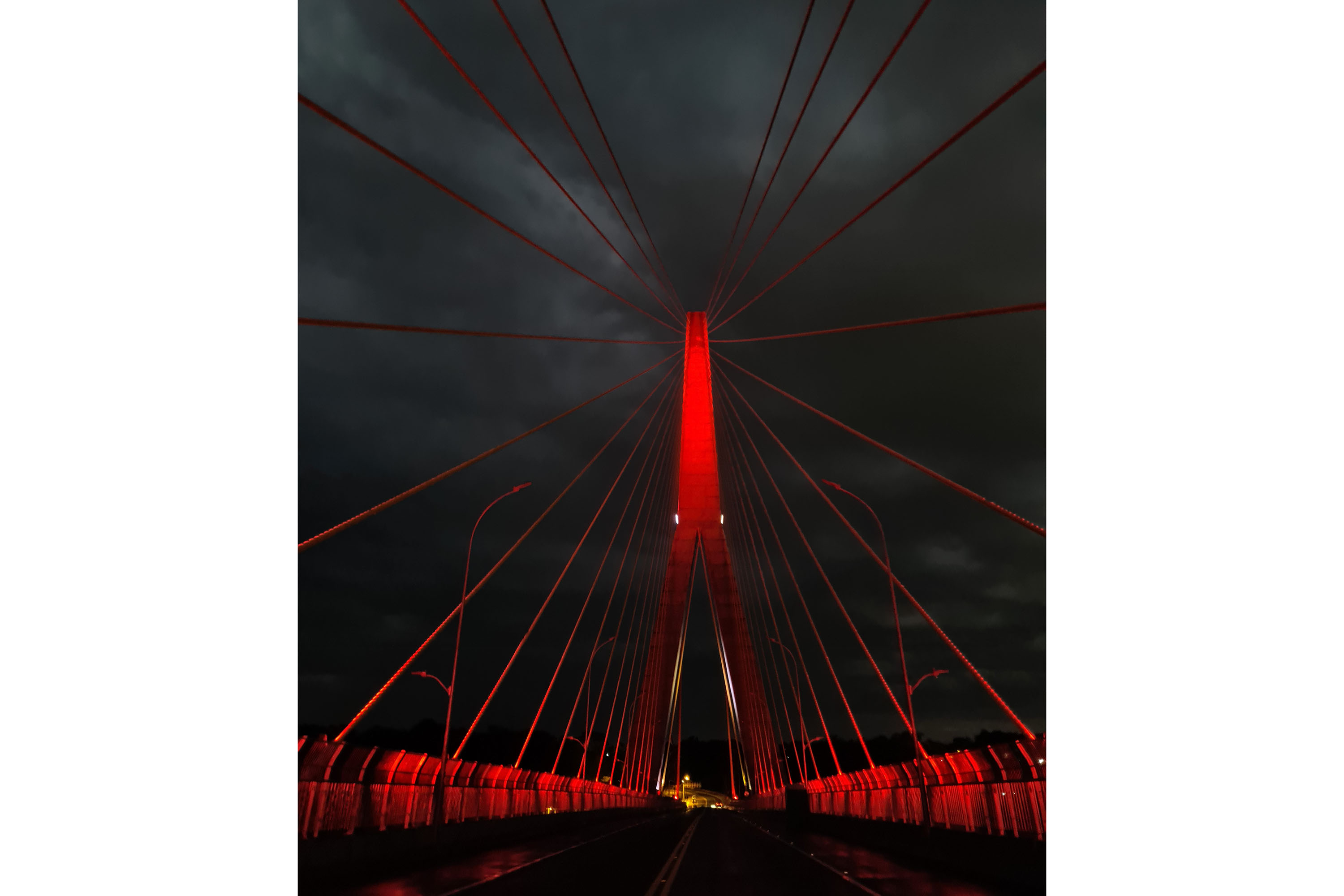 Teste de iluminação cênica marca fim dos trabalhos na Ponte da Integração Brasil Foto: DER-PR