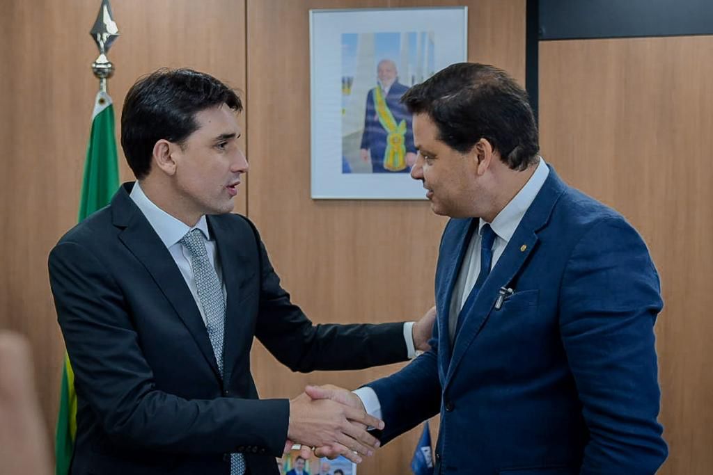 Nesta quarta-feira (22) o secretário de Infraestrutura e Logística do Paraná e deputado federal, Sandro Alex, se reuniu em Brasília com o ministro de Portos e Aeroportos, Silvio Costa Filho, para garantir a instalação do Sistema de Pouso por Instrumento (ILS, na sigla em inglês) no Aeroporto Governador José Richa, em Londrina, no Norte do Paraná.