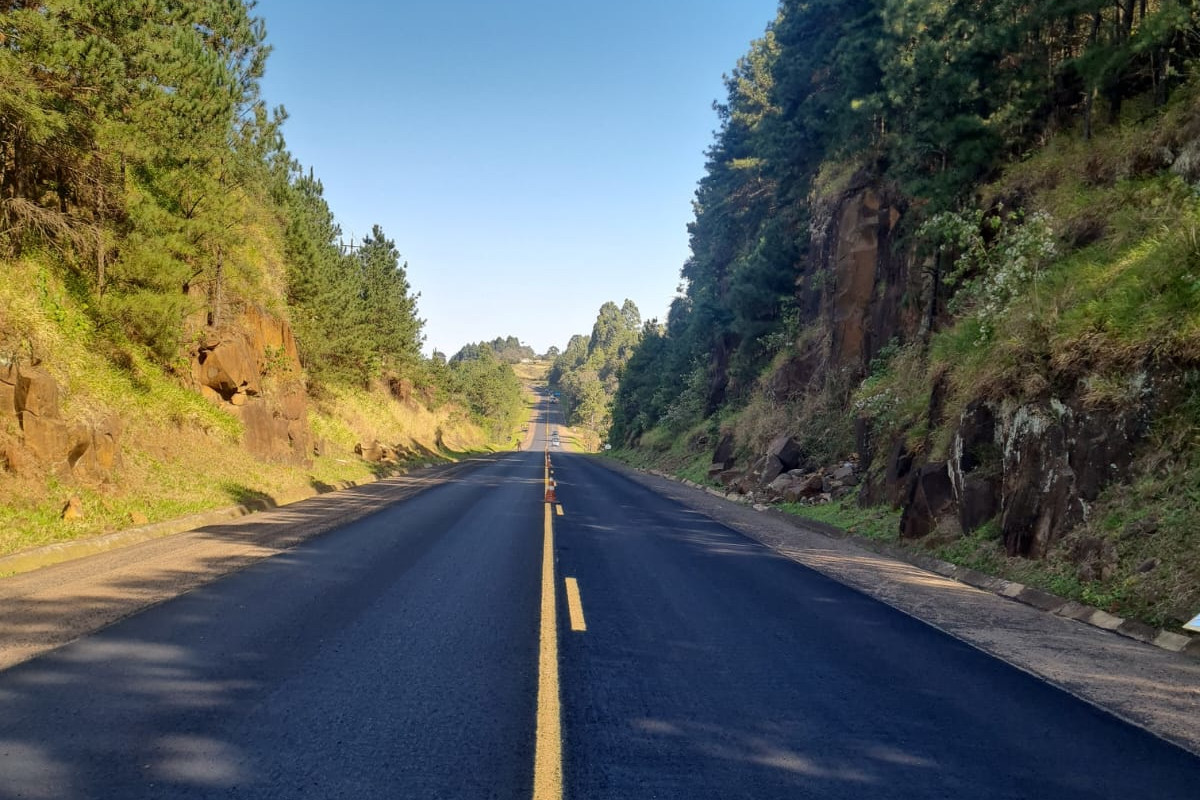 Serviço de conservação na PRC-158 entre Laranjeiras e Rio Bonito do Iguaçu