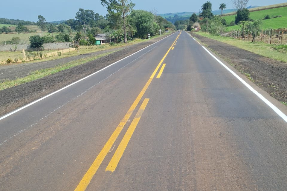 Serviço de conservação na PRC-158 entre Laranjeiras e Rio Bonito do Iguaçu