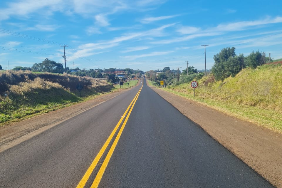 Serviço de conservação na PRC-158 entre Laranjeiras e Rio Bonito do Iguaçu