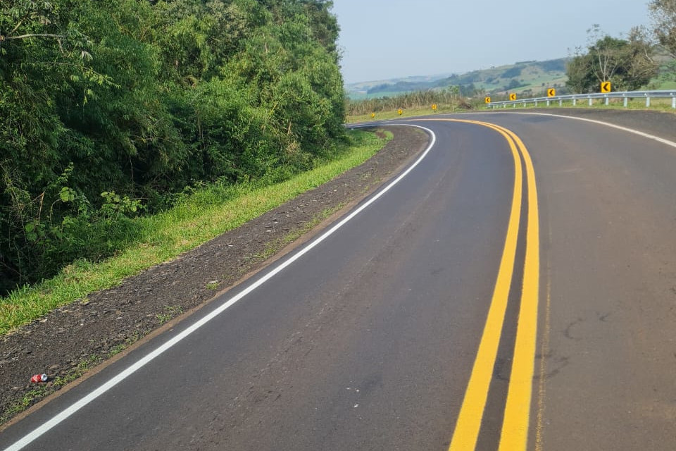 Serviço de conservação na PRC-158 entre Laranjeiras e Rio Bonito do Iguaçu
