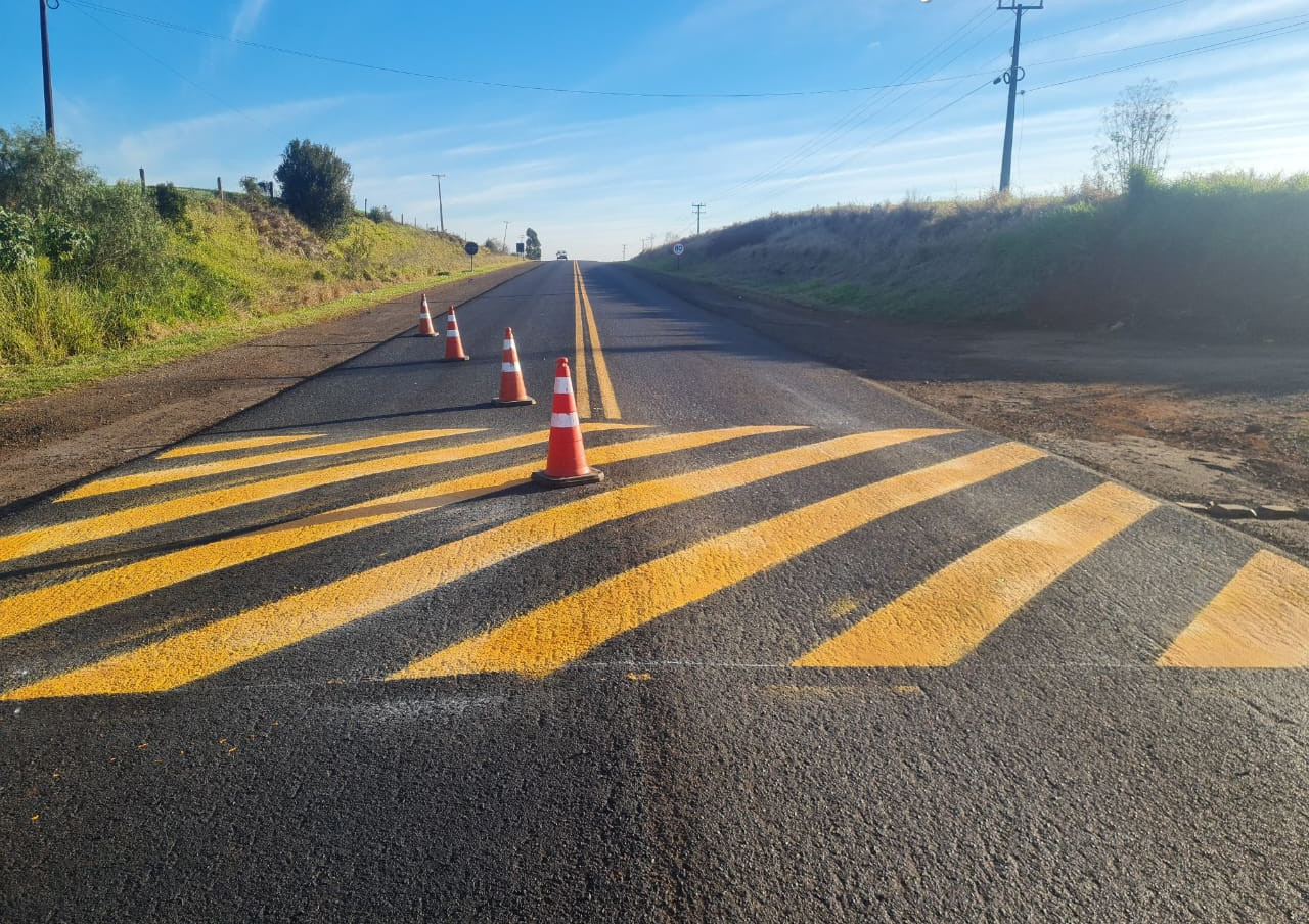 Serviço de conservação na PRC-158 entre Laranjeiras e Rio Bonito do Iguaçu