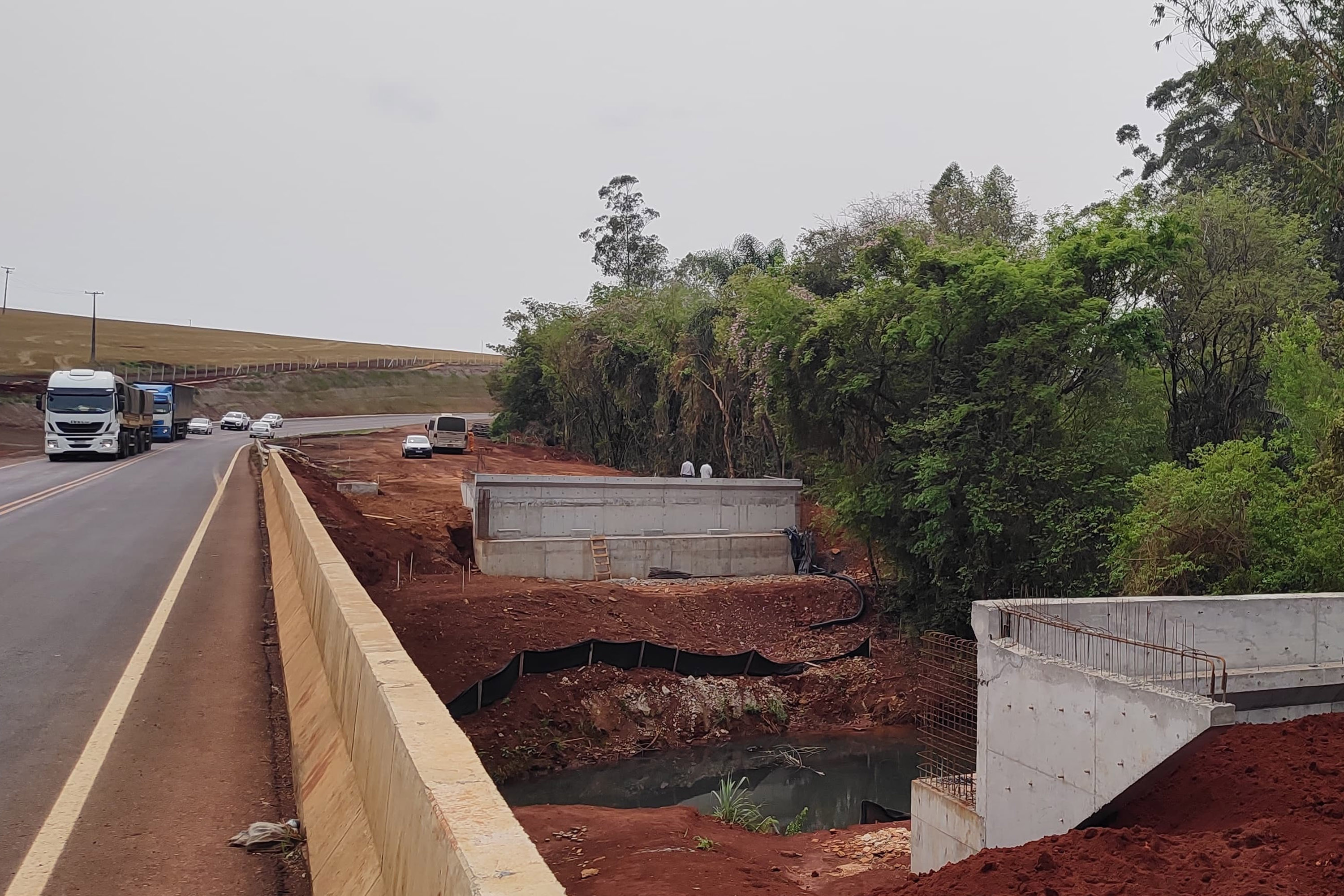 PR-445 terá pare e siga nos próximos dias para içamento de vigas em pontes e viadutos - Ponte sobre o Rio Apucaraninha