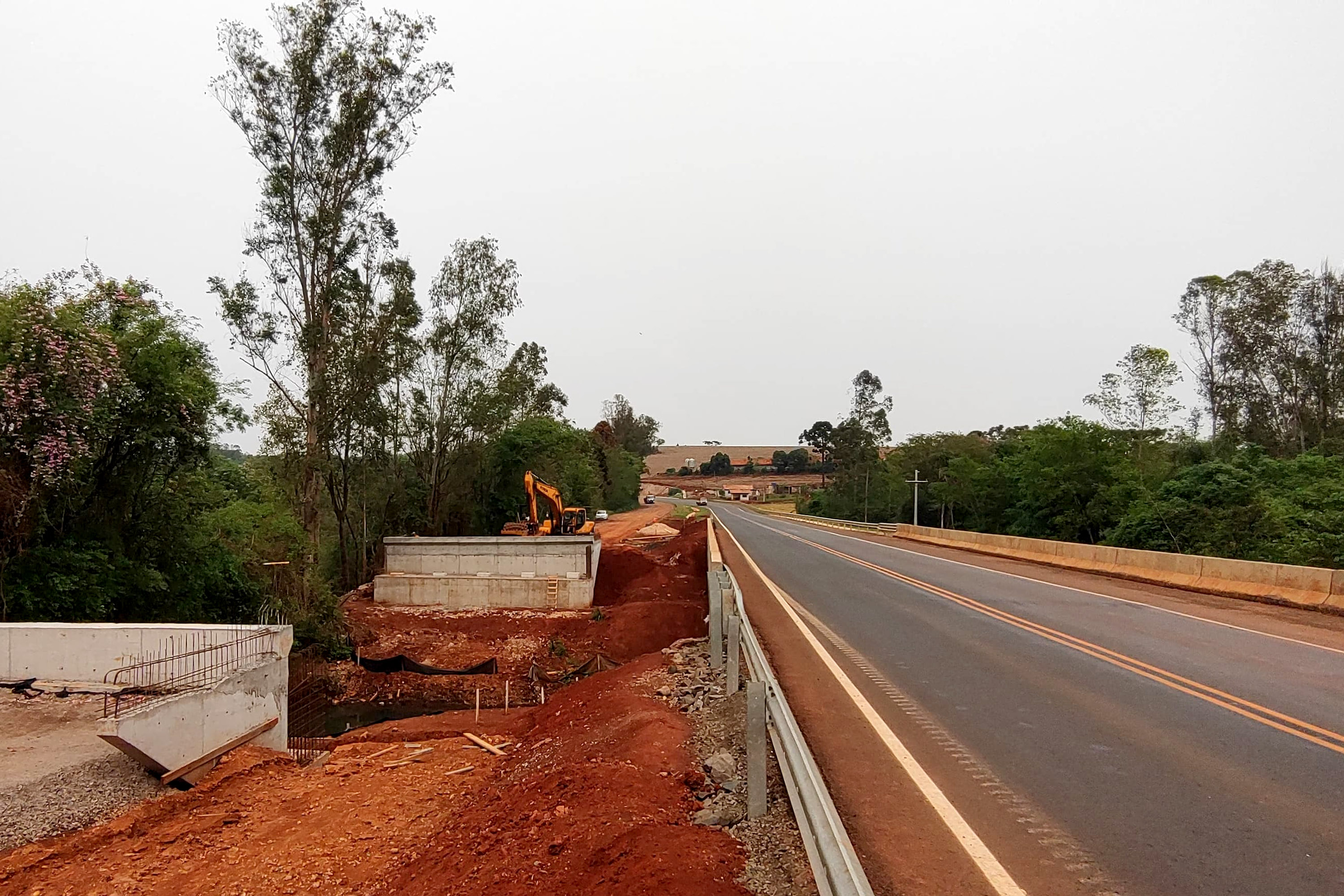 PR-445 terá pare e siga nos próximos dias para içamento de vigas em pontes e viadutos - Ponte sobre o Rio Apucaraninha