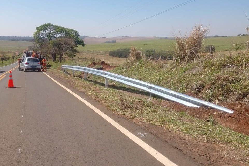 PR-534 entre Centenário do Sul e Miraselva recebe serviços de segurança viária