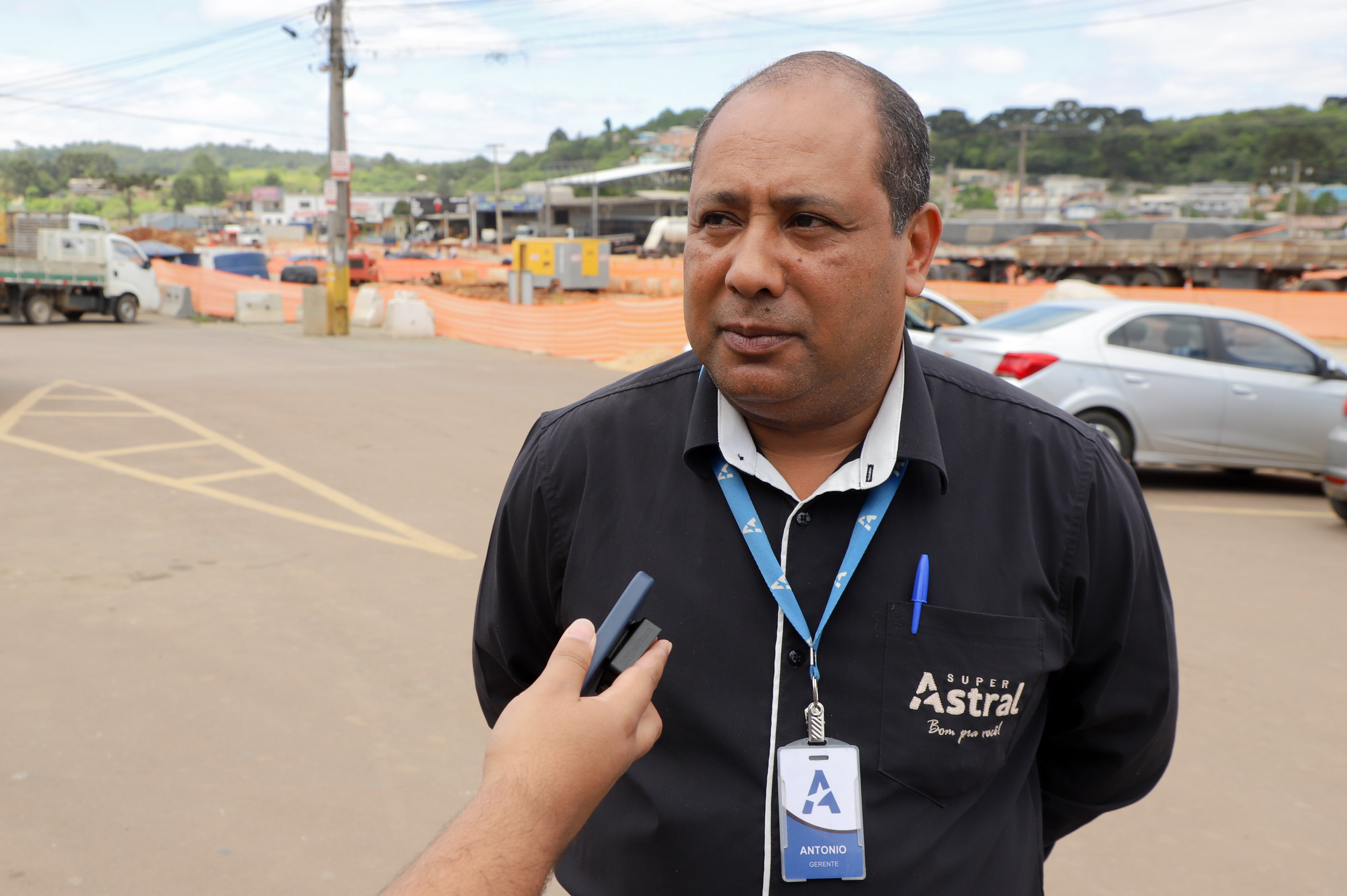 Nova Rodovia dos Minérios: duplicação transforma a vida de comerciantes e moradores. Na foto, Antonio Santos.