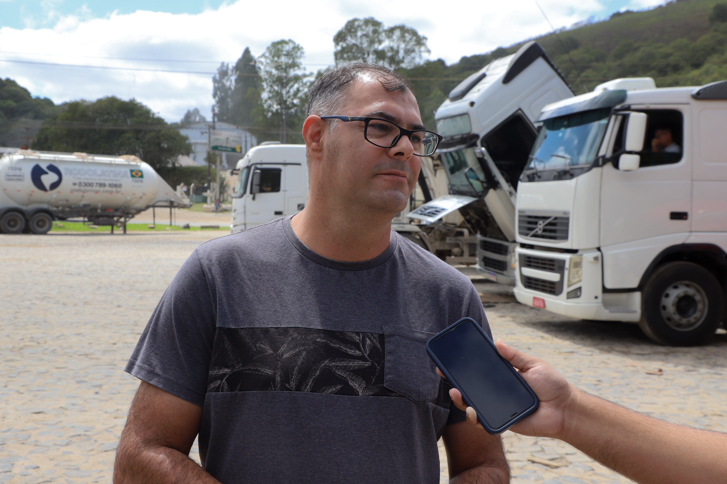Nova Rodovia dos Minérios: duplicação transforma a vida de comerciantes e moradores. Na foto, Luciano Simioni, 47 anos.