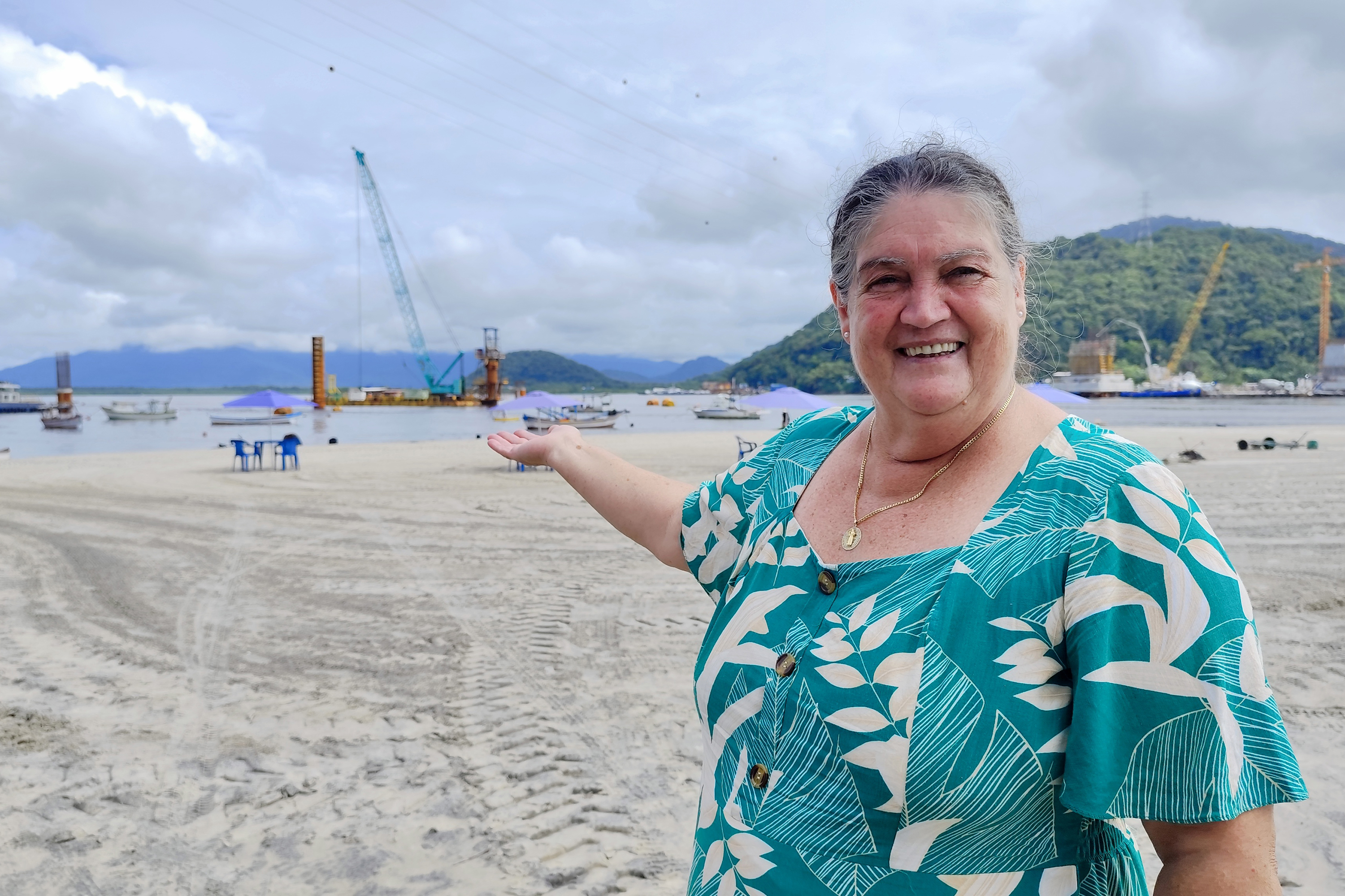 Comerciante Rosane Maria Aguiar espera comemorar o aniversário, em abril de 2026, com a conclusão da obra da ponte de Guaratuba
