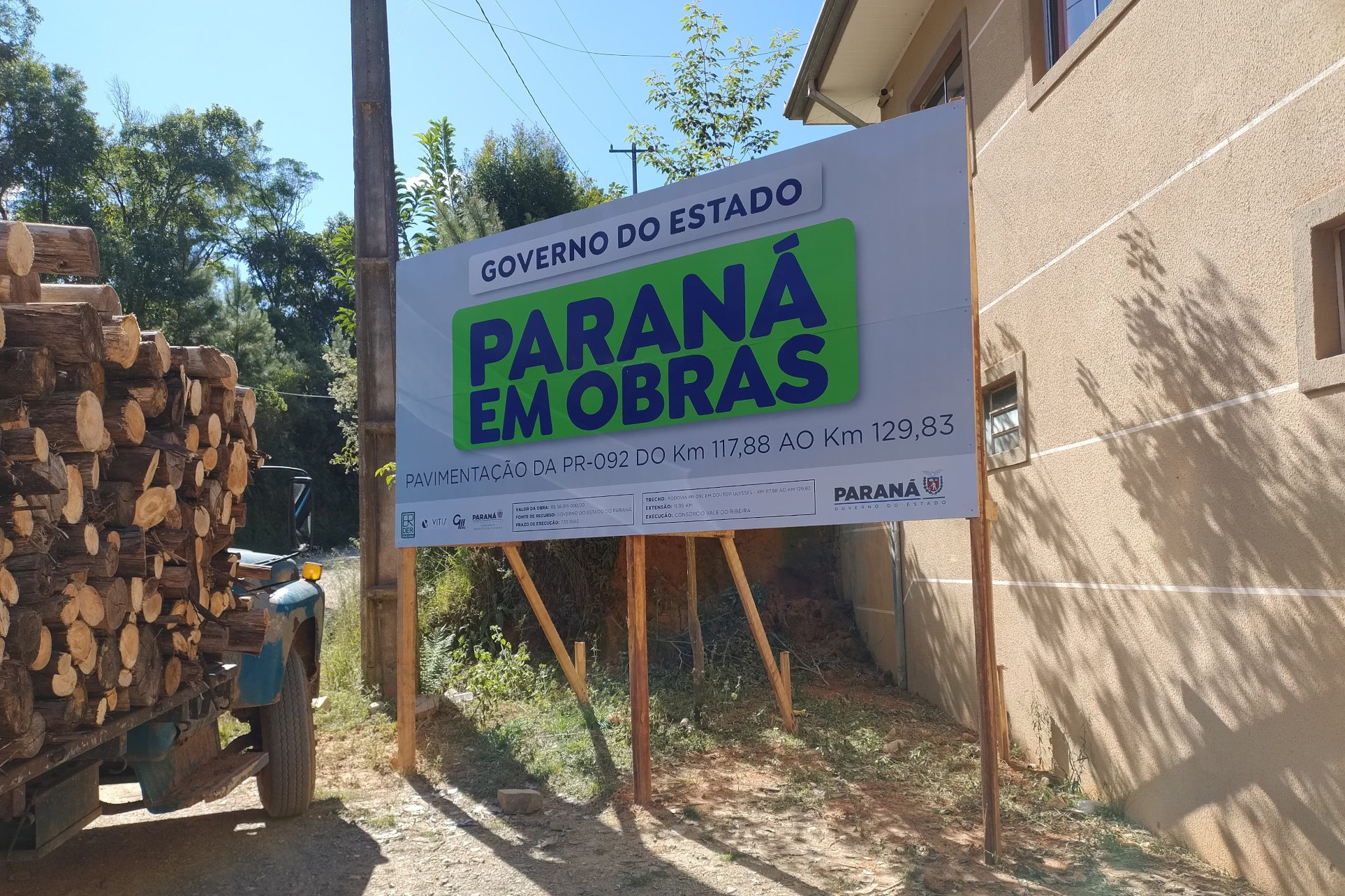 Placa "Paraná em obras"
