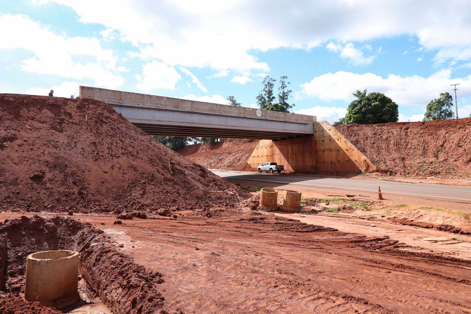 obra do viaduto de Iporã
