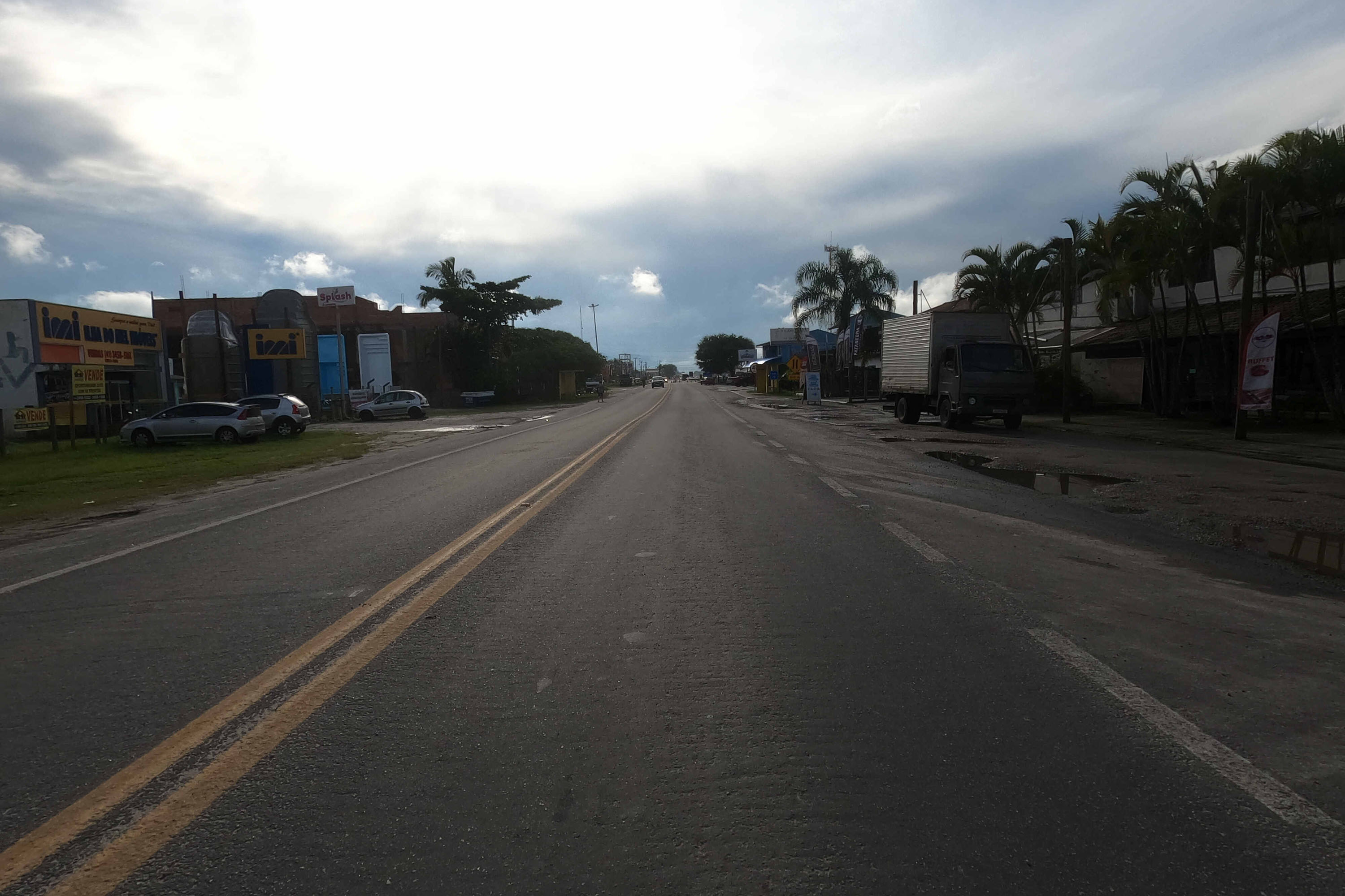 Atual estrada entre Matinhos e Pontal do Paraná