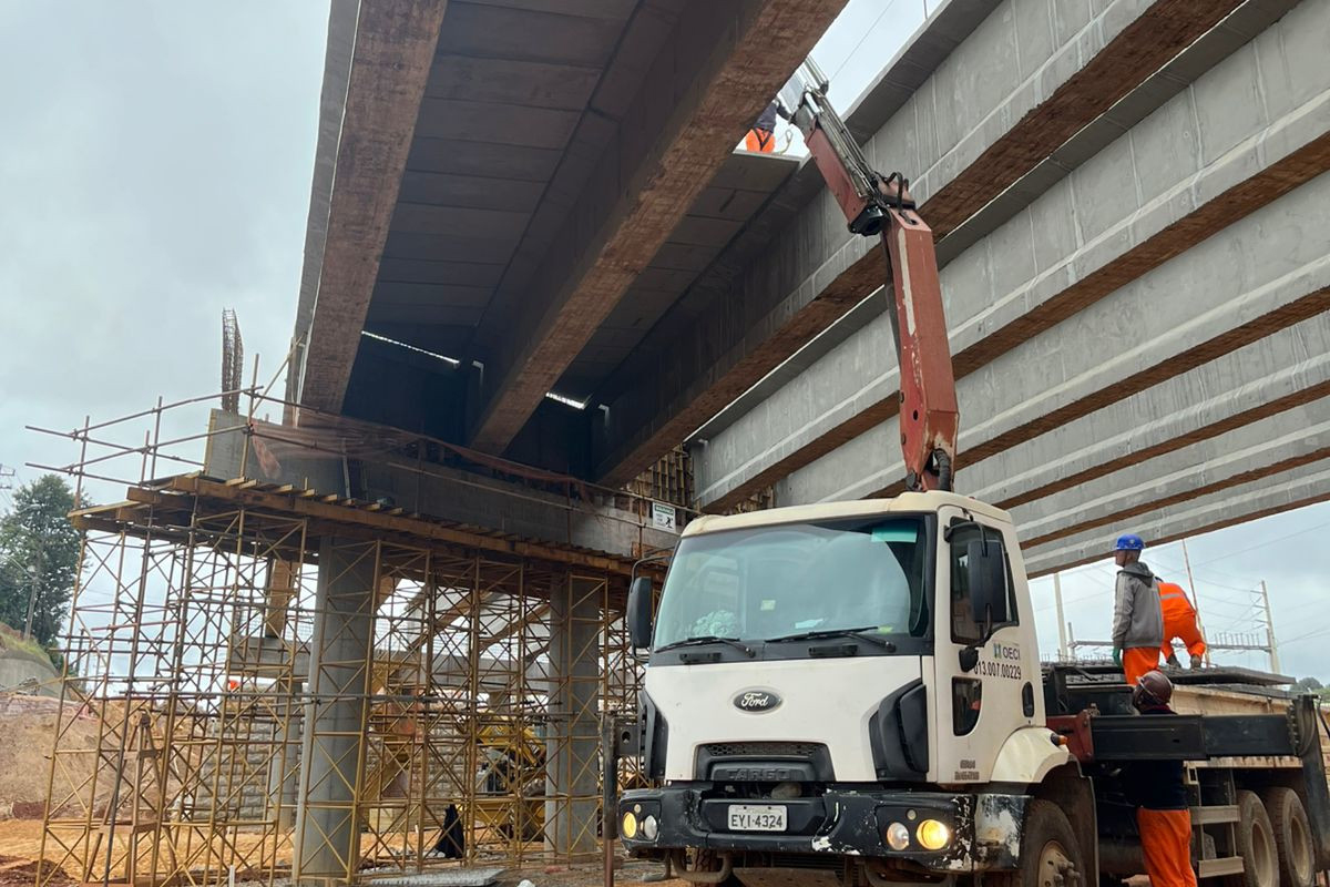 obras de duplicação em concreto da Rodovia dos Minérios