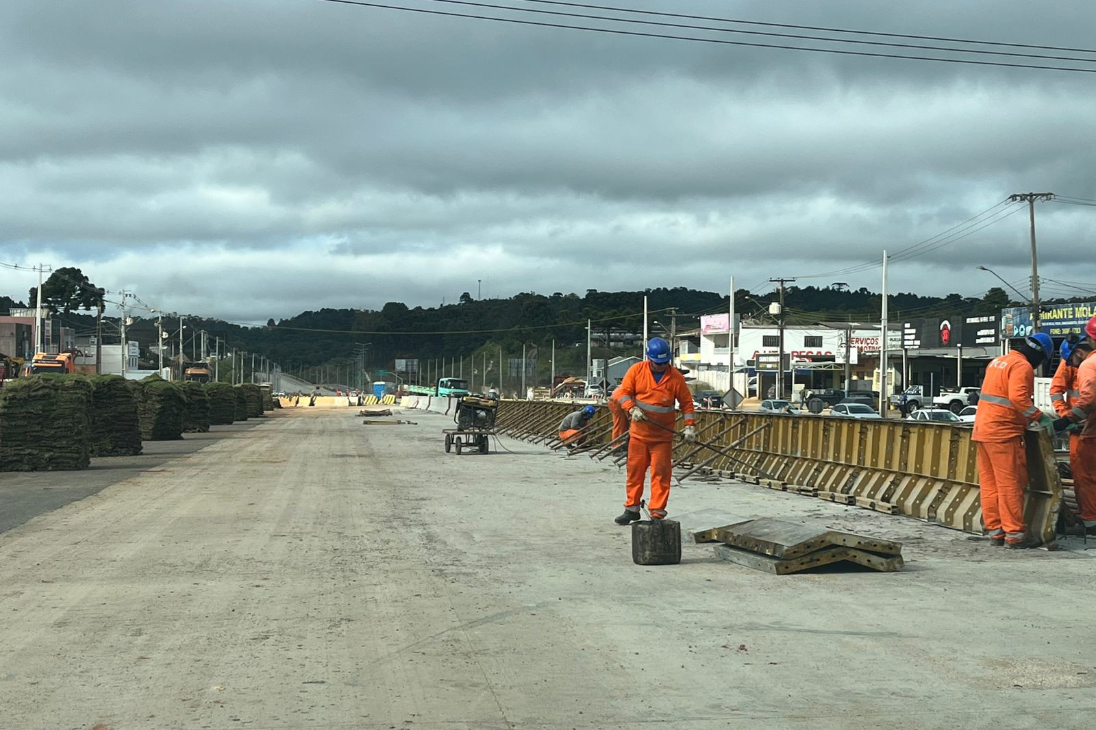 obras de duplicação em concreto da Rodovia dos Minérios