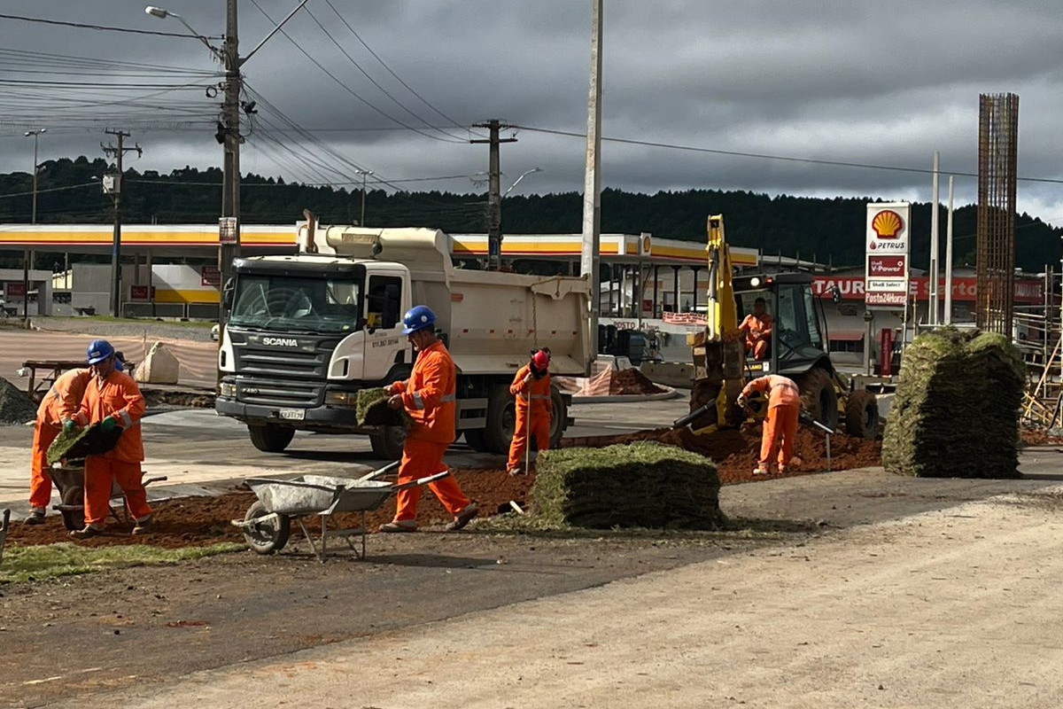 obras de duplicação em concreto da Rodovia dos Minérios