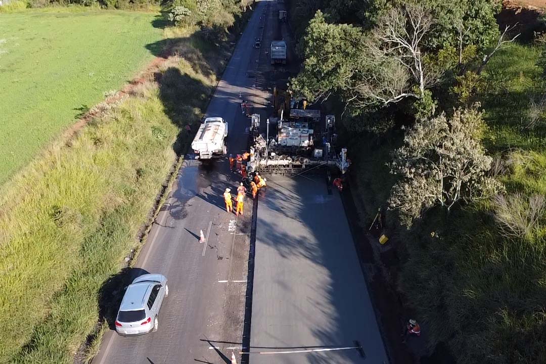 Obras da rodovia de concreto no Sudoeste