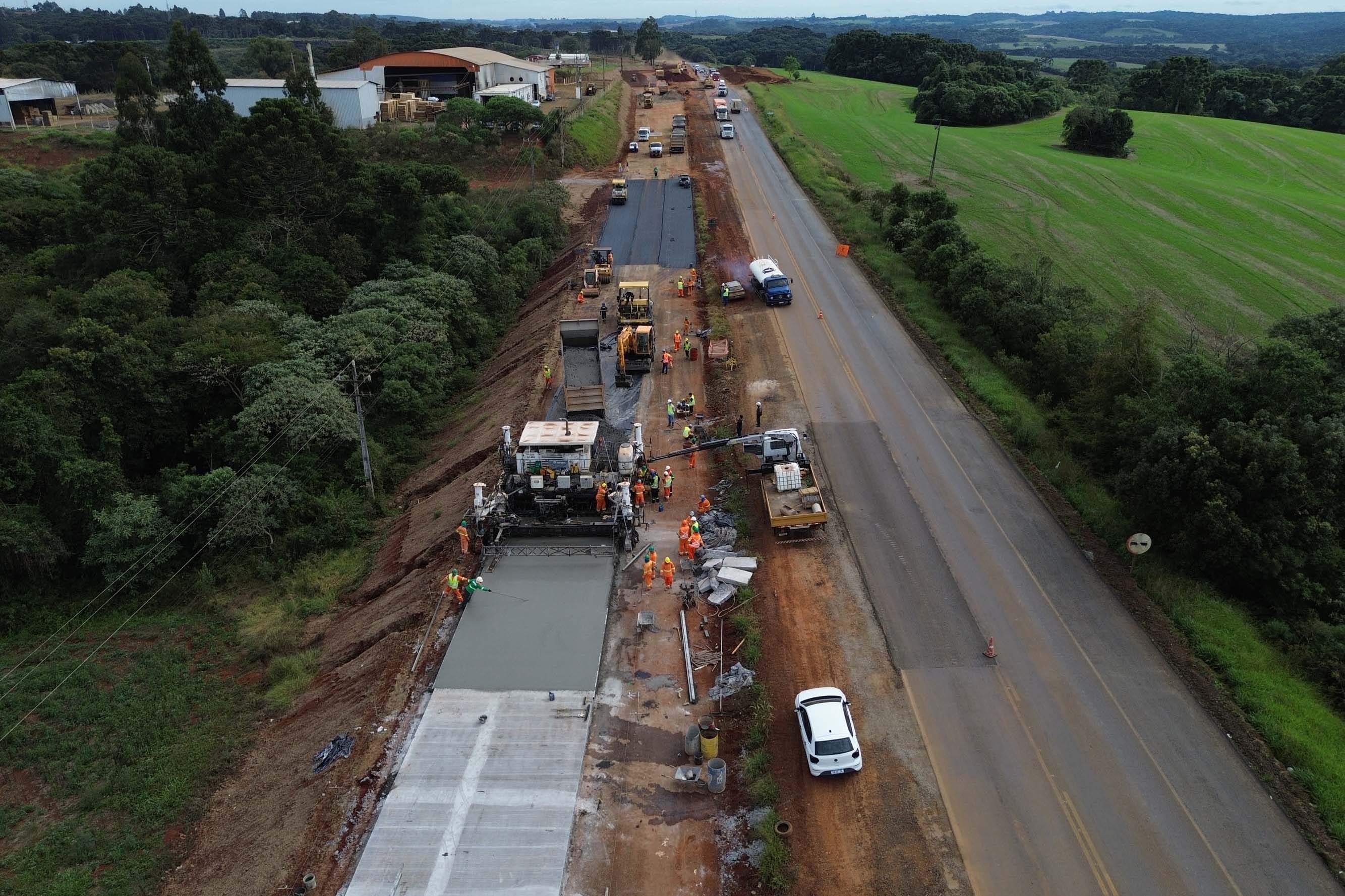 Obras de duplicação em concreto da PRC-466