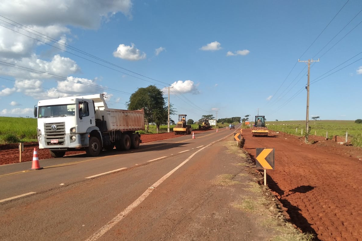 obras do novo trevo rodoviário entre Porto Rico e São Pedro
