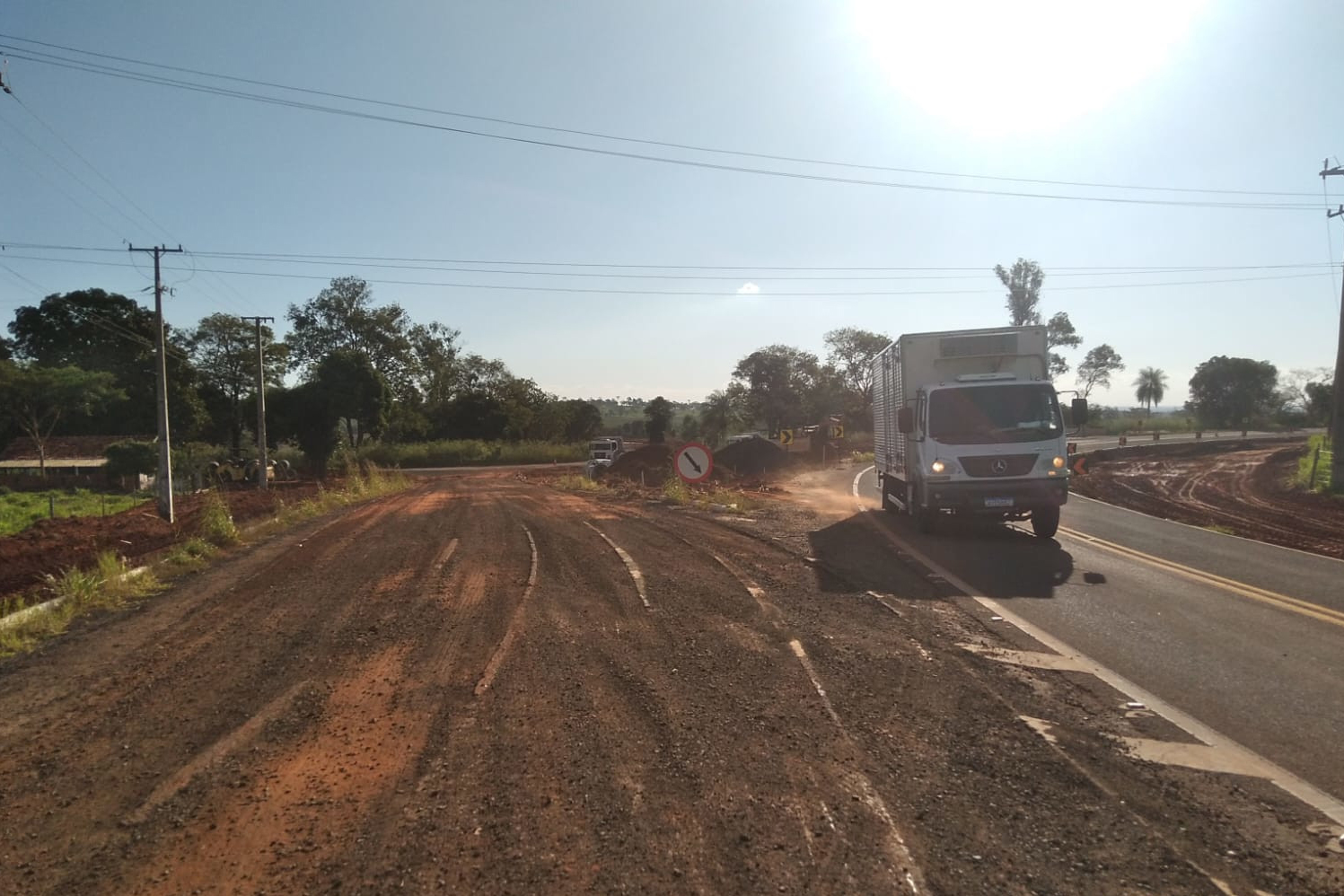 obras do novo trevo rodoviário entre Porto Rico e São Pedro