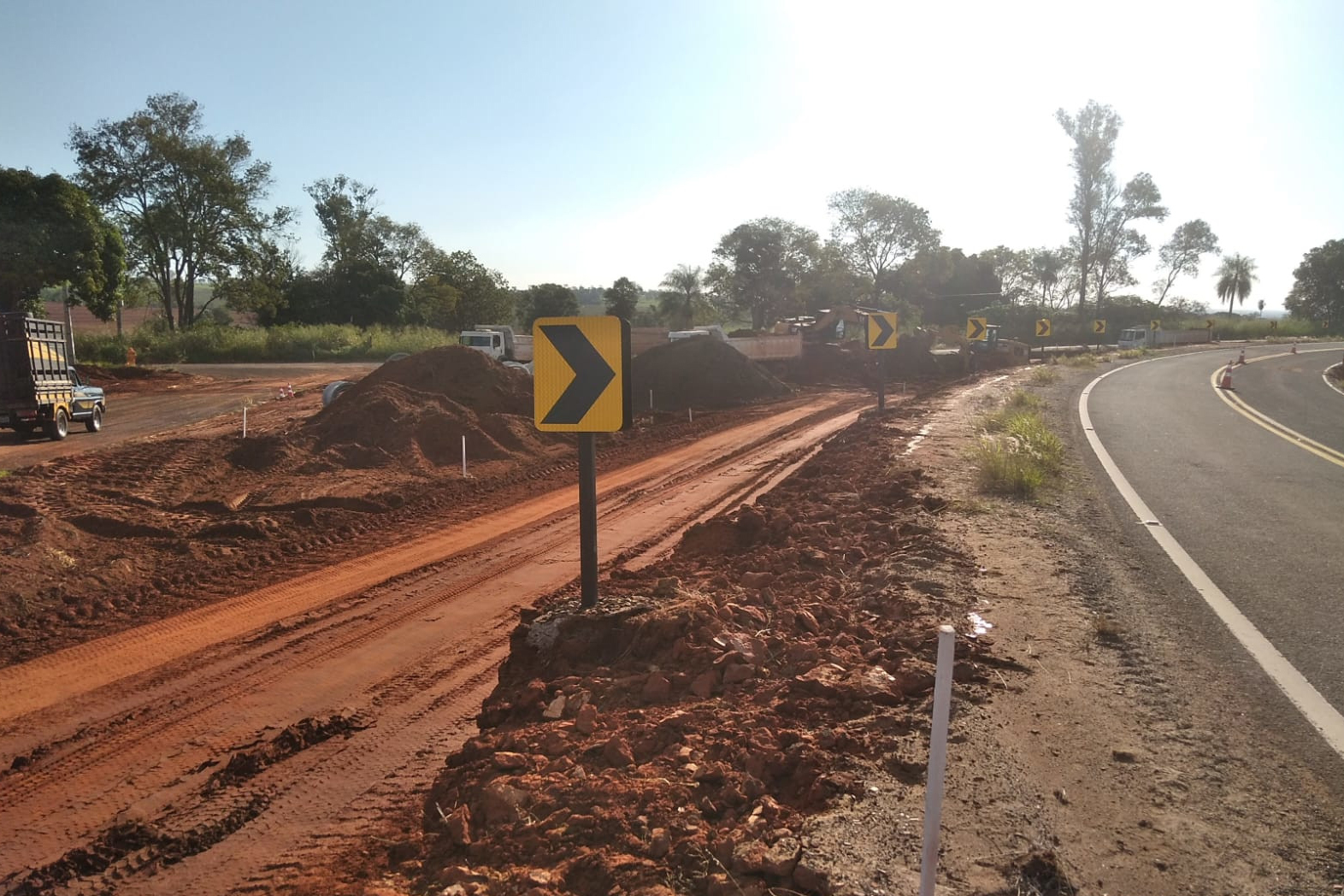 obras do novo trevo rodoviário entre Porto Rico e São Pedro