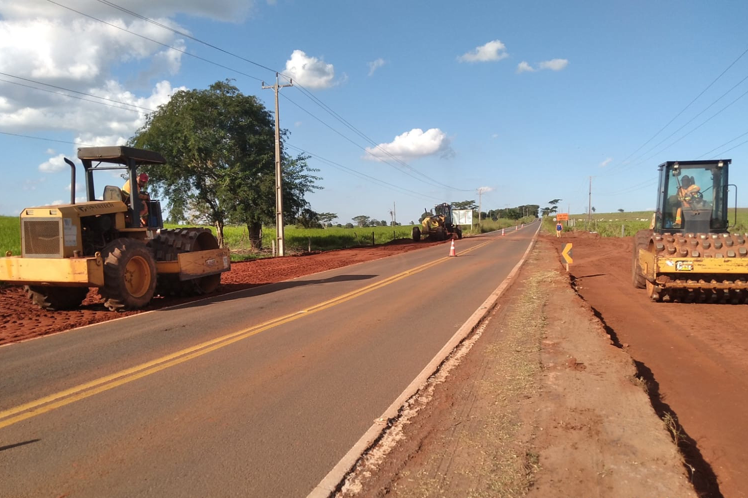 obras do novo trevo rodoviário entre Porto Rico e São Pedro