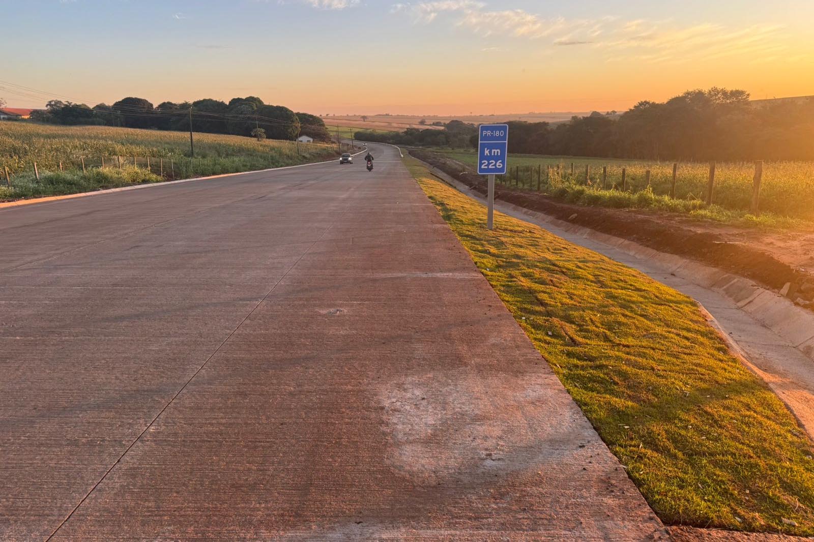 Pavimentação em concreto da PR-180 entre Goioerê e Quarto Centenário