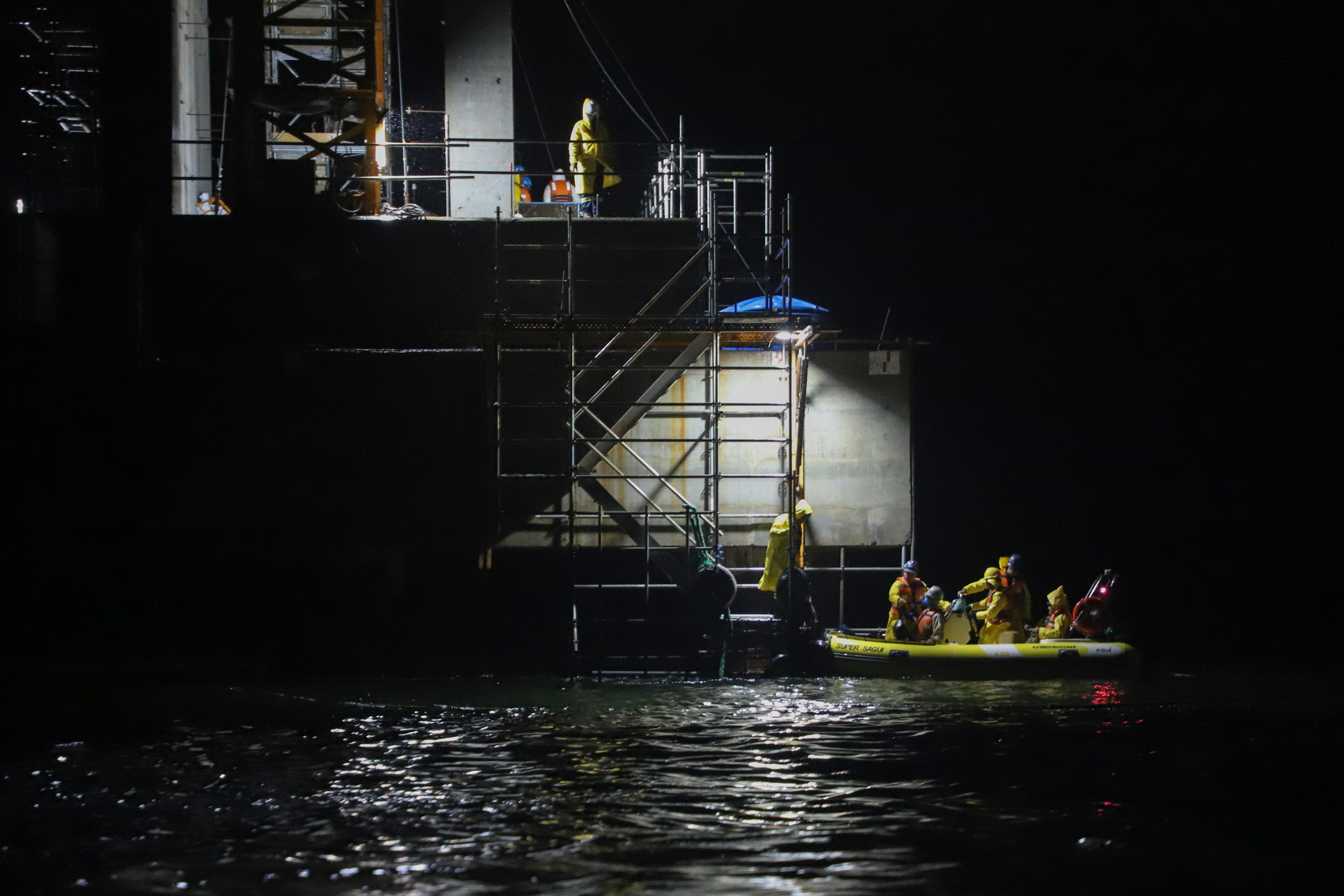 Obras noturnas na Ponte de Guaratuba