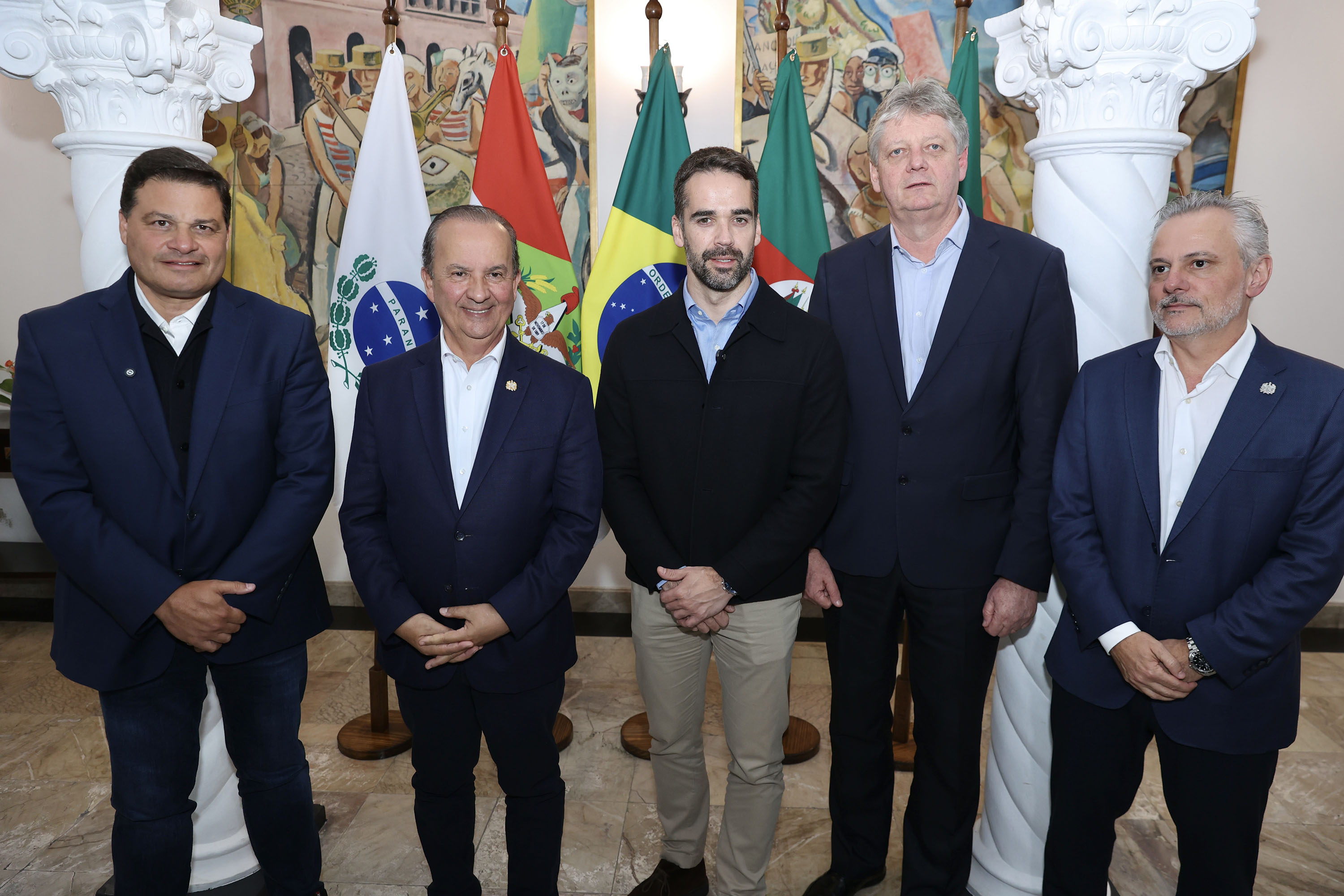 O secretário de Infraestrutura e Logística, Sandro Alex, com os governadores Jorginho Mello (SC) e Eduardo Leite (RS) e O secretário de Meio Ambiente, Desenvolvimento, Ciência, Tecnologia e Inovação do Mato Grosso do Sul, Jaime Elias Verruck