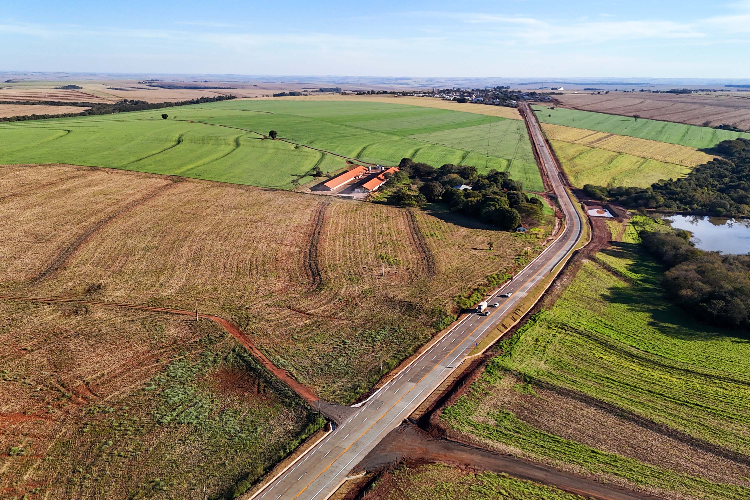 pavimentação em concreto da PR-180