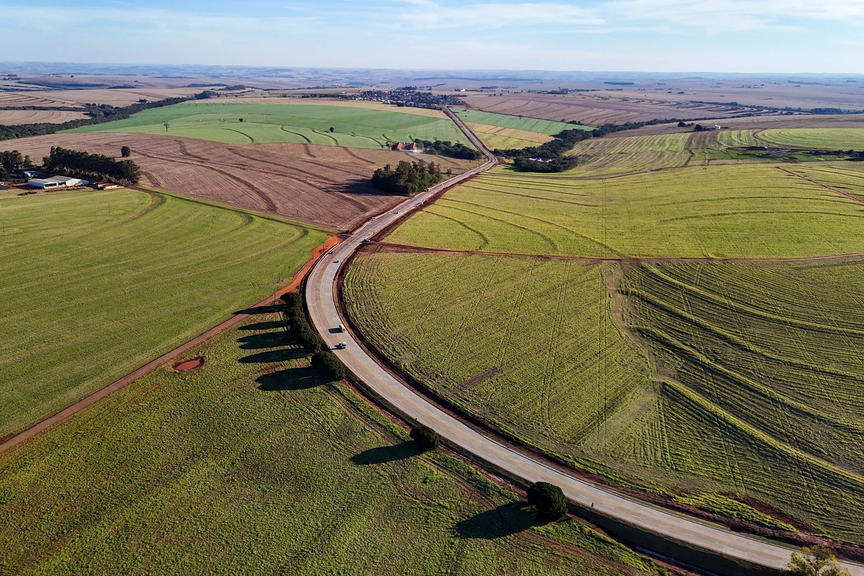 pavimentação em concreto da PR-180