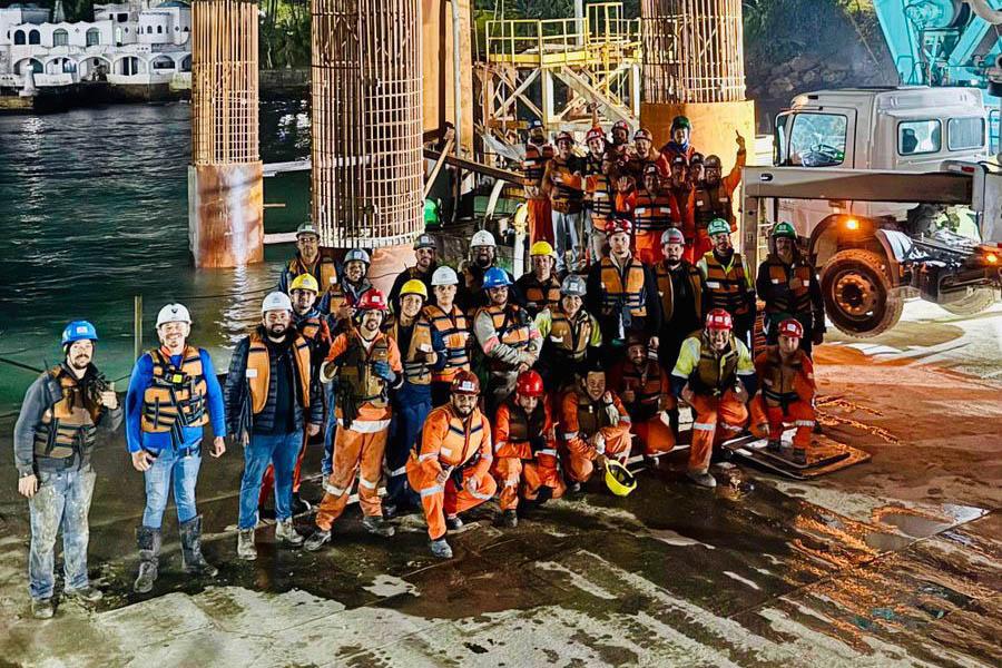 Trabalhadores na Ponte de Guaratuba