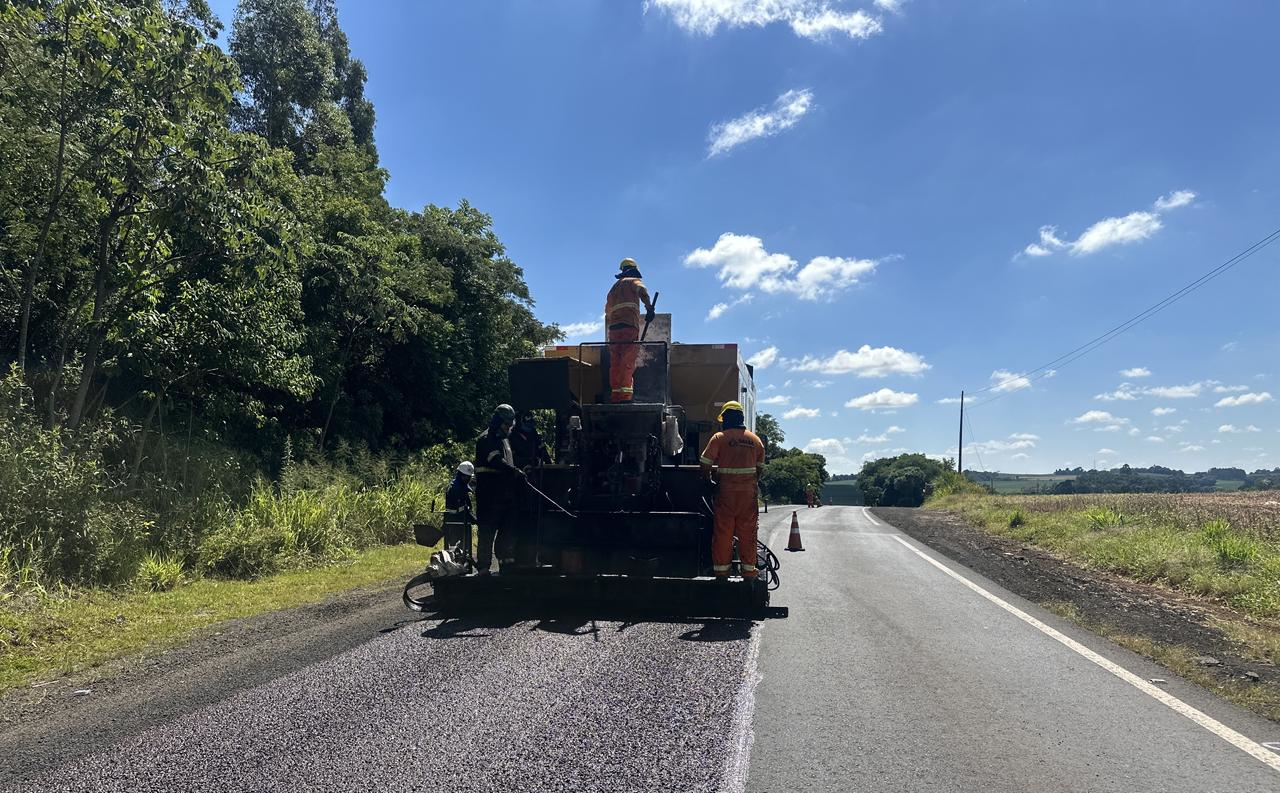 Rodovia entre Salto do Lontra e Santa Izabel do Oeste recebe serviços de conservação