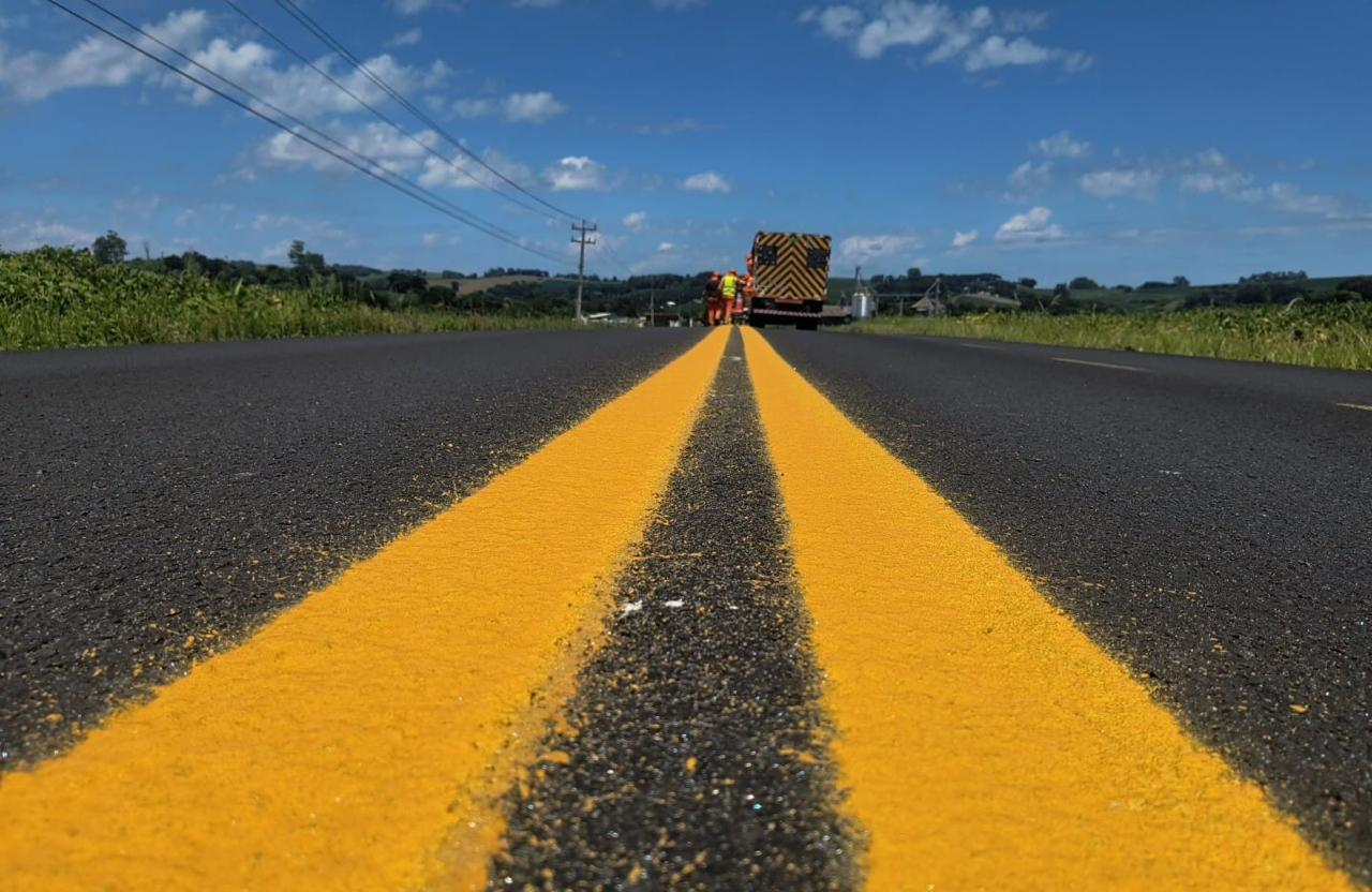 DER/PR reforça sinalização viária em Francisco Beltrão e na ligação com Itapejara D'Oeste
