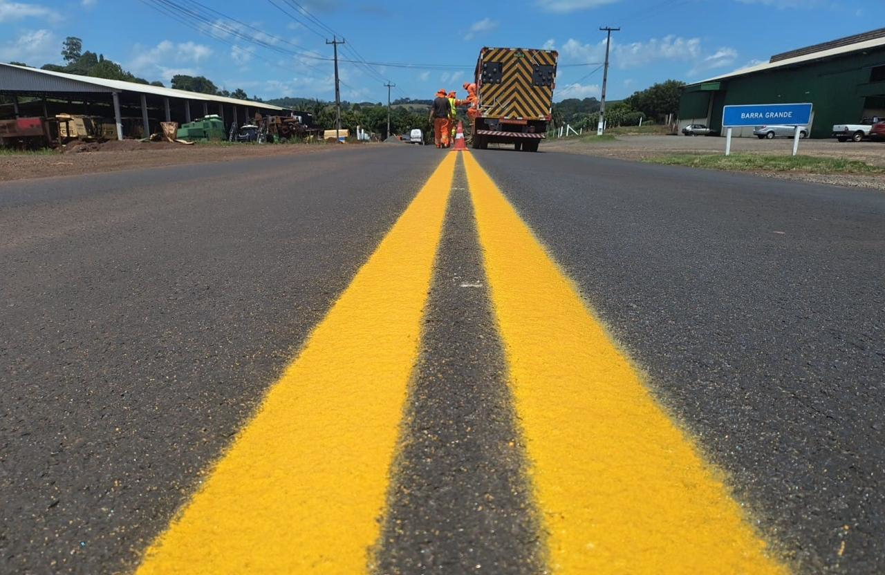 DER/PR reforça sinalização viária em Francisco Beltrão e na ligação com Itapejara D'Oeste