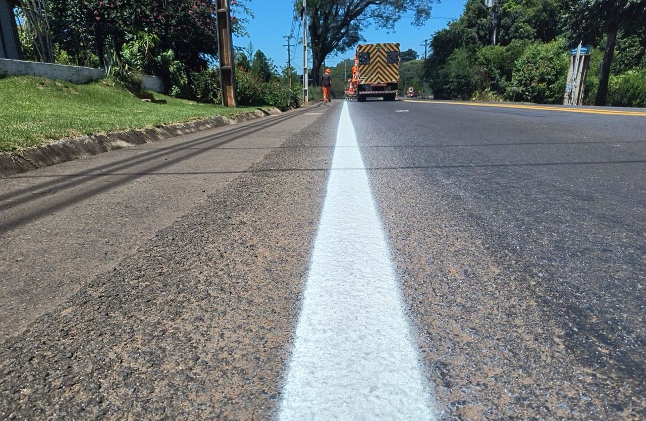 DER/PR reforça sinalização viária em Francisco Beltrão e na ligação com Itapejara D'Oeste
