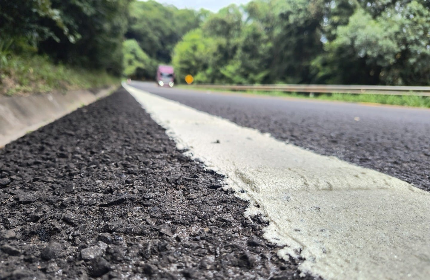 DER/PR reforça sinalização viária em Francisco Beltrão e na ligação com Itapejara D'Oeste